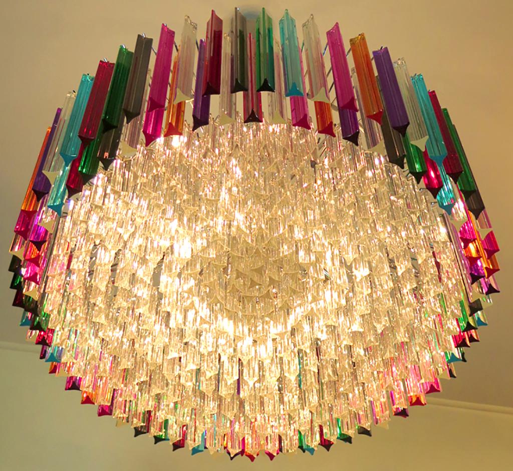Mehrfarbige Triedri-Kronleuchter aus italienischem Glas im Venini-Stil, Murano, 1995, Paar (Europäisch) im Angebot