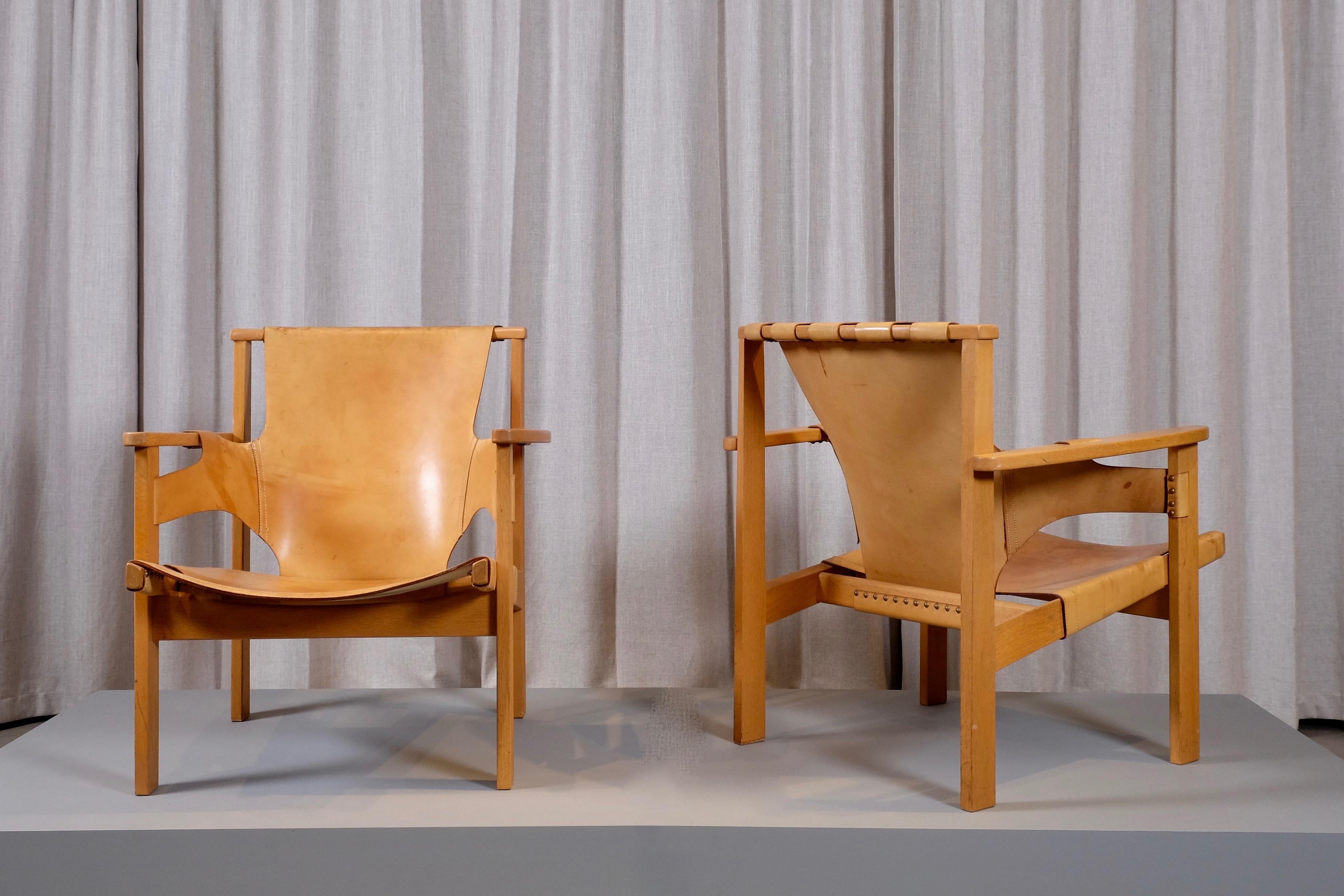 Natural leather and oak. Designed in 1957. Shown at the Triennale in Milan in 1957, since then referred to as the 