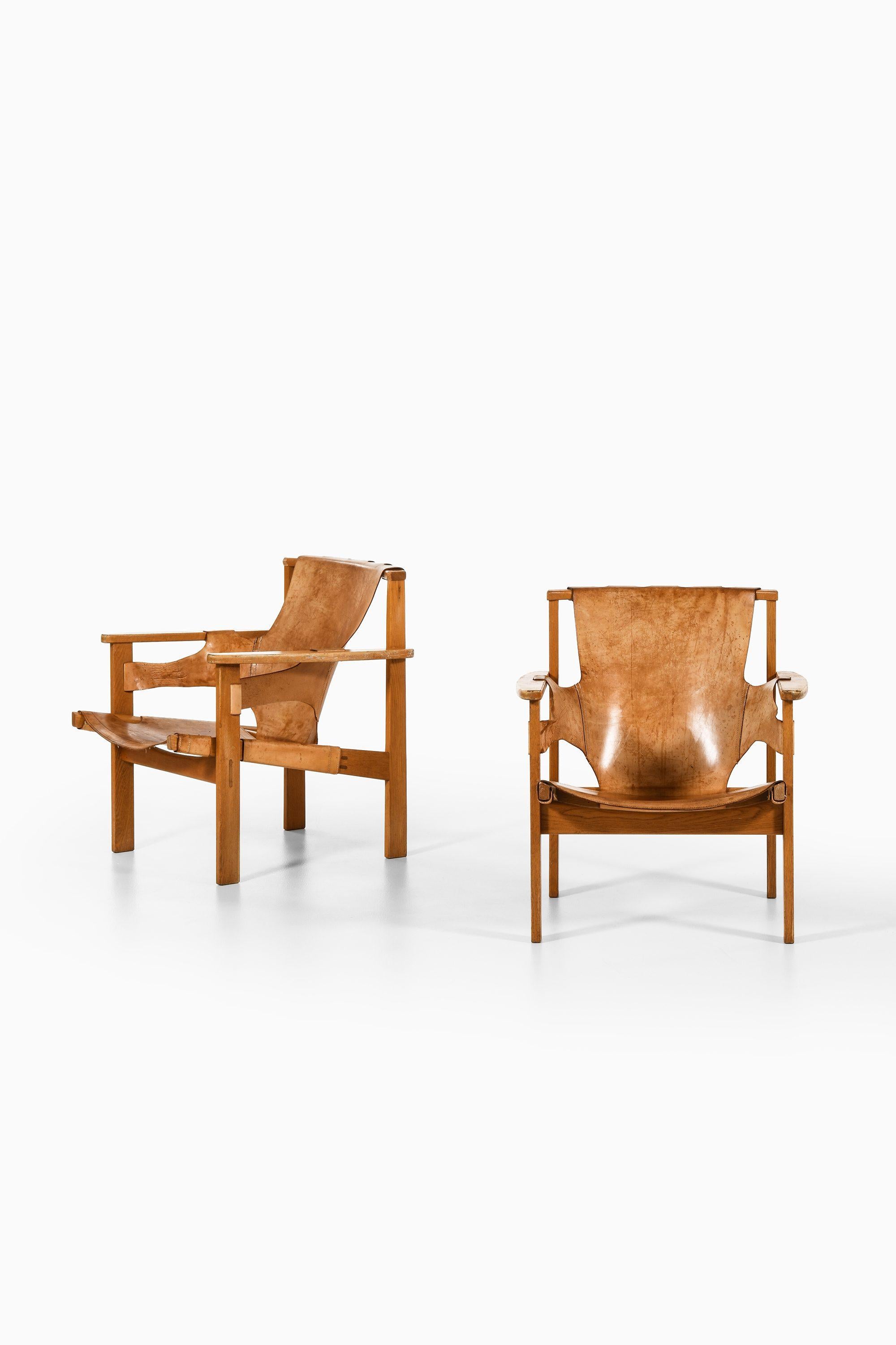 Pair of Trienna easy chairs in Oak and original leather by Carl-Axel Acking, 1957.

Additional Information:
Material: Oak and original leather.
Style: Midcentury, Scandinavian.
Produced by Nordiska Kompaniet in Sweden.
Dimensions (W x D x H):