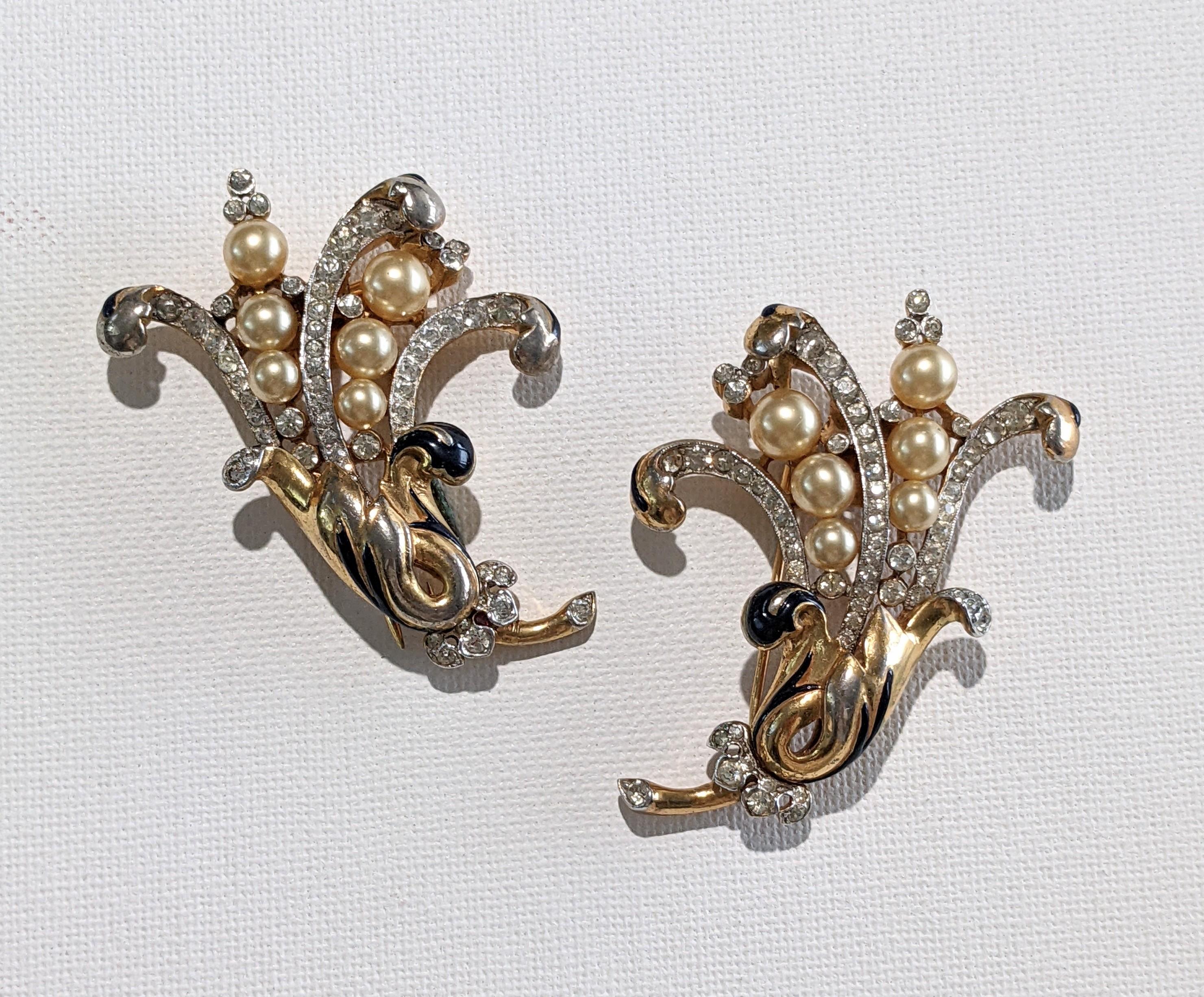 Rare pair of elegant Trifari Eugenie Clips from 1940 in gilt metal, enamel with faux pearls. Alfred Phillipe design. 1930's USA.  2.25