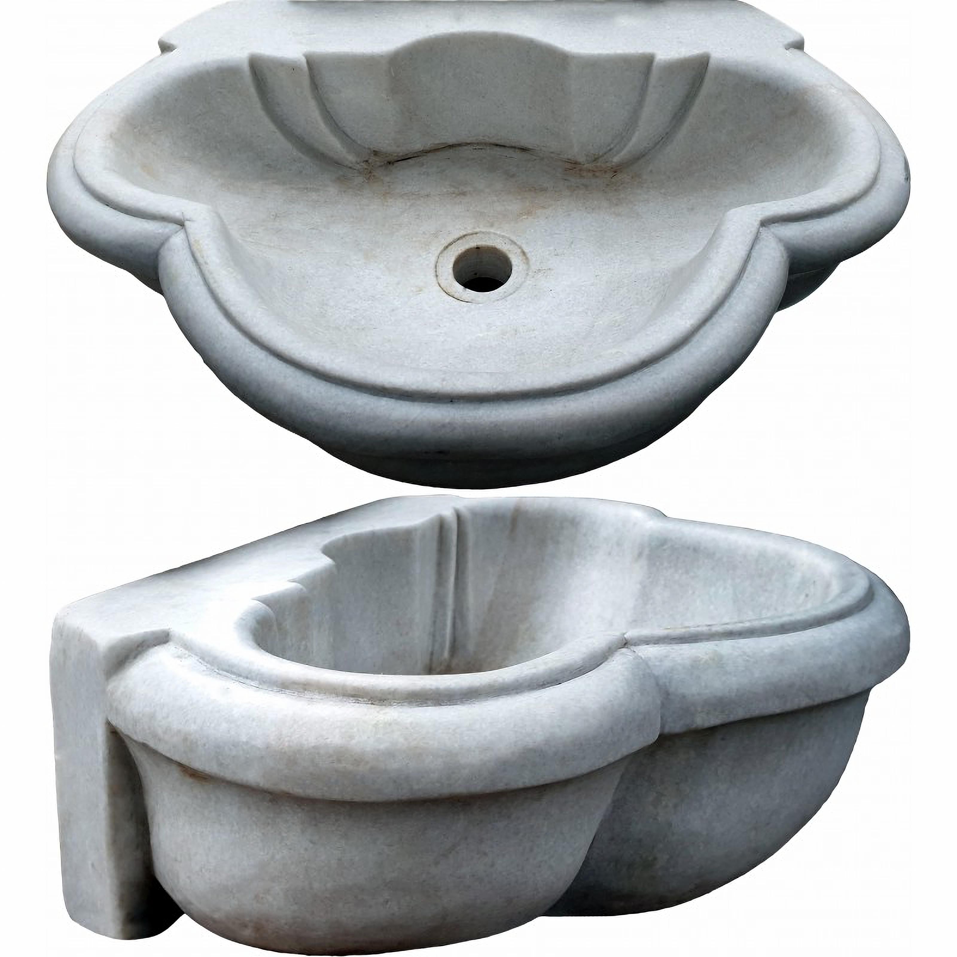 Modern PAIR OF TRILOBE SINK IN BIANCO CARRARA MARBLE 20th Century For Sale