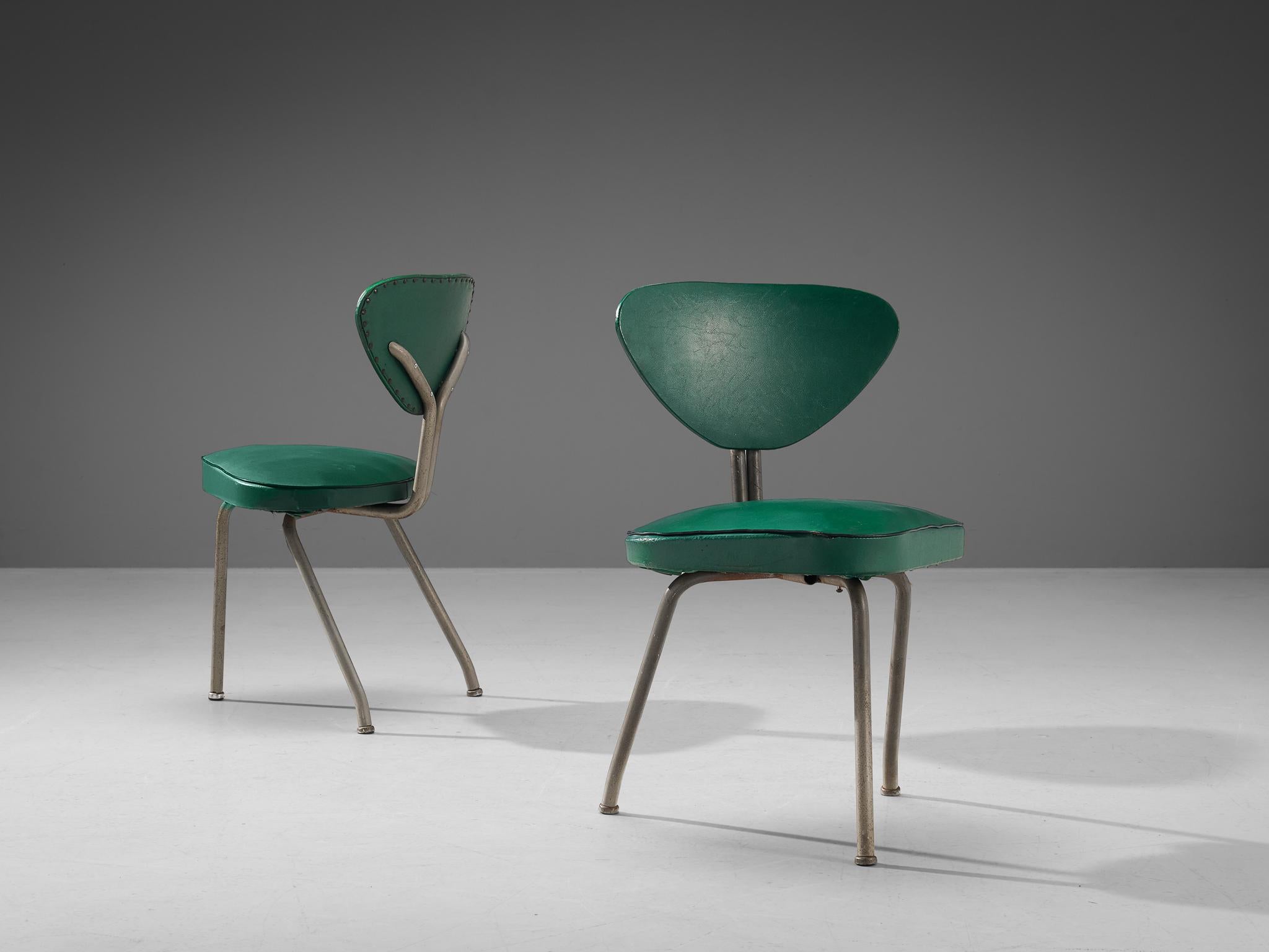 Paar Dreibein-Stühle aus Stahl und grünem Leder im Angebot 1