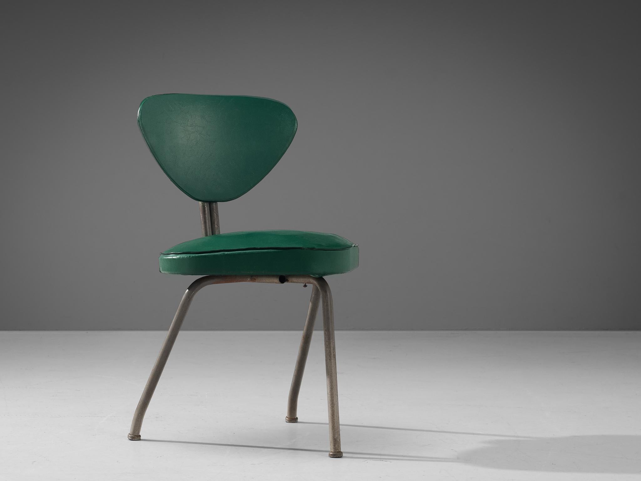 Paar Dreibein-Stühle aus Stahl und grünem Leder im Angebot 3