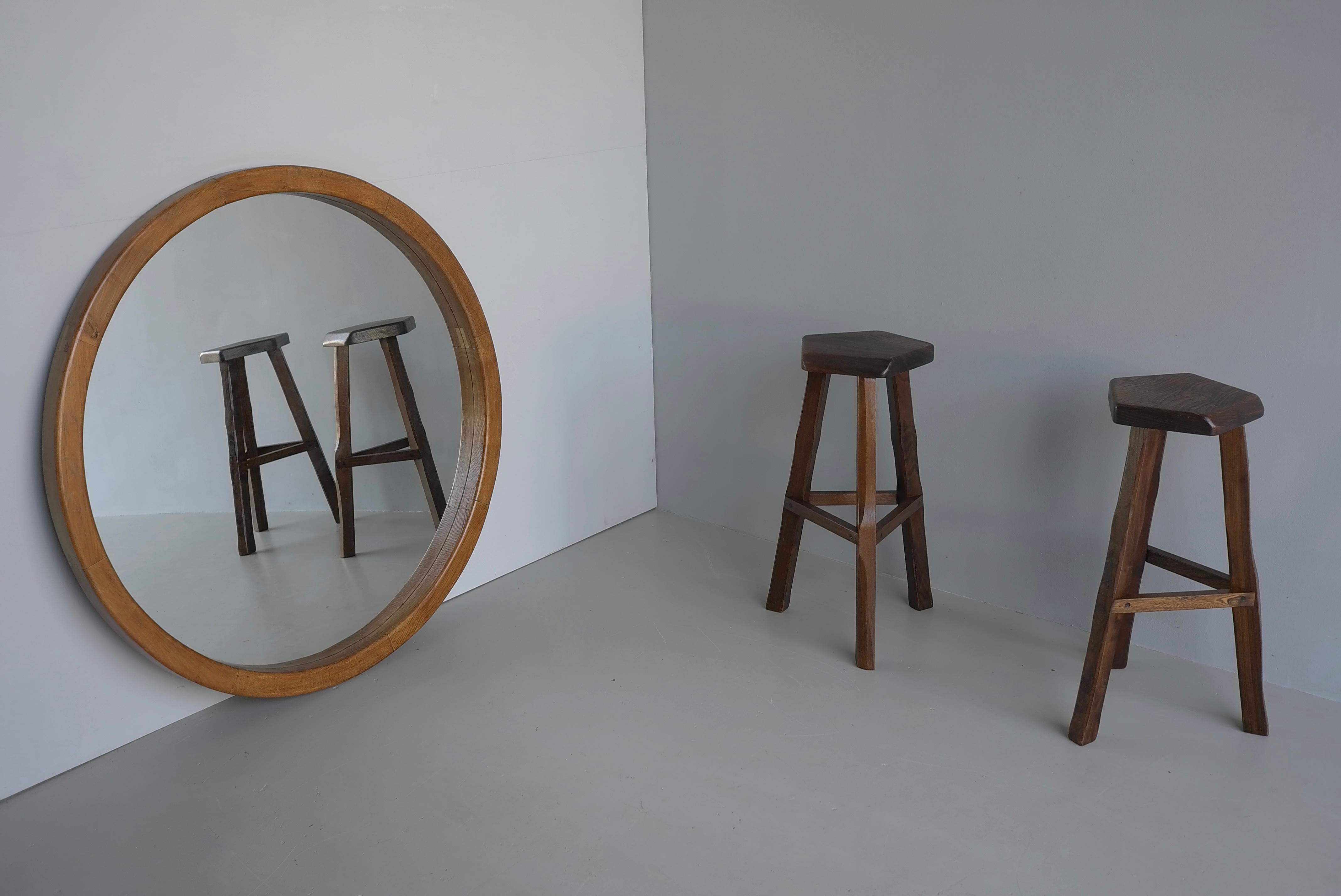 Pair of Tripod Curved Bar Stools in Solid Elm Wood by Aranjou, France, 1960's In Good Condition For Sale In Den Haag, NL