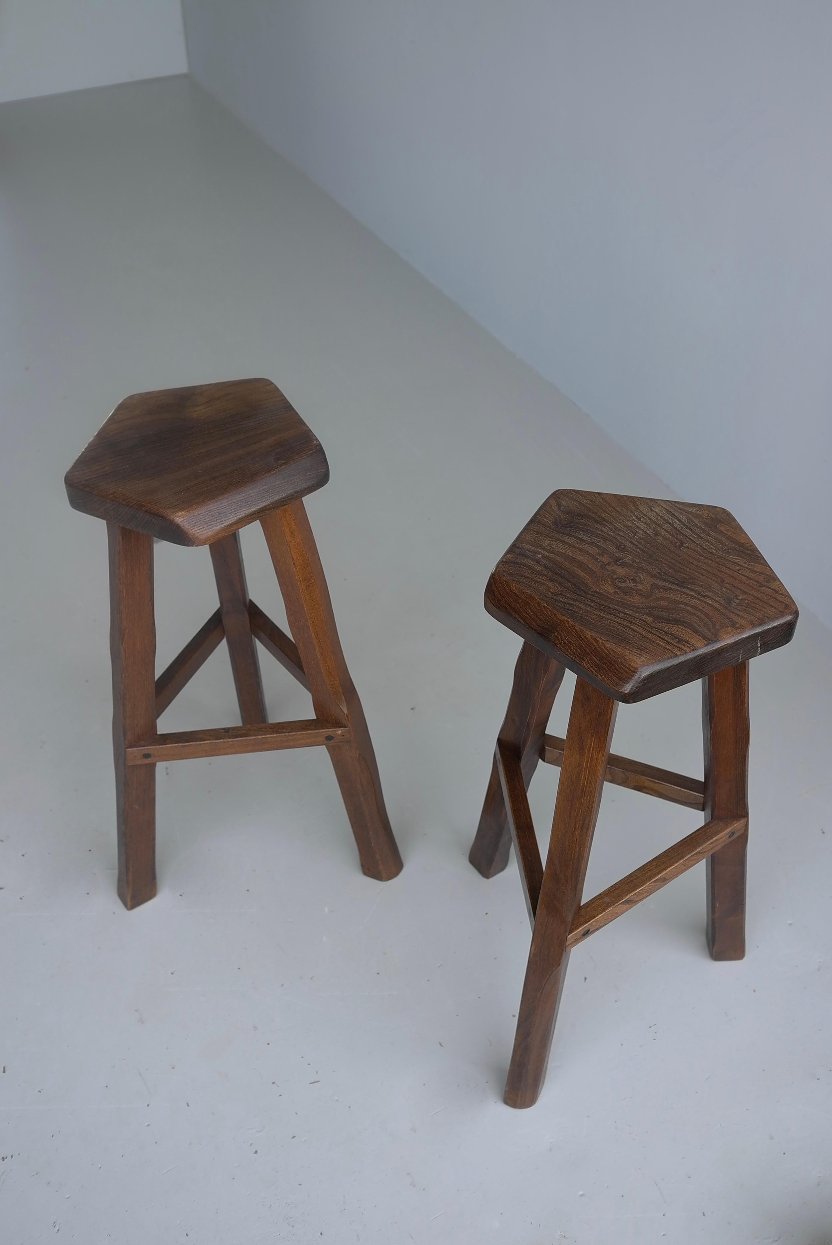 Pair of Tripod Curved Bar Stools in Solid Elm Wood by Aranjou, France, 1960's For Sale 1