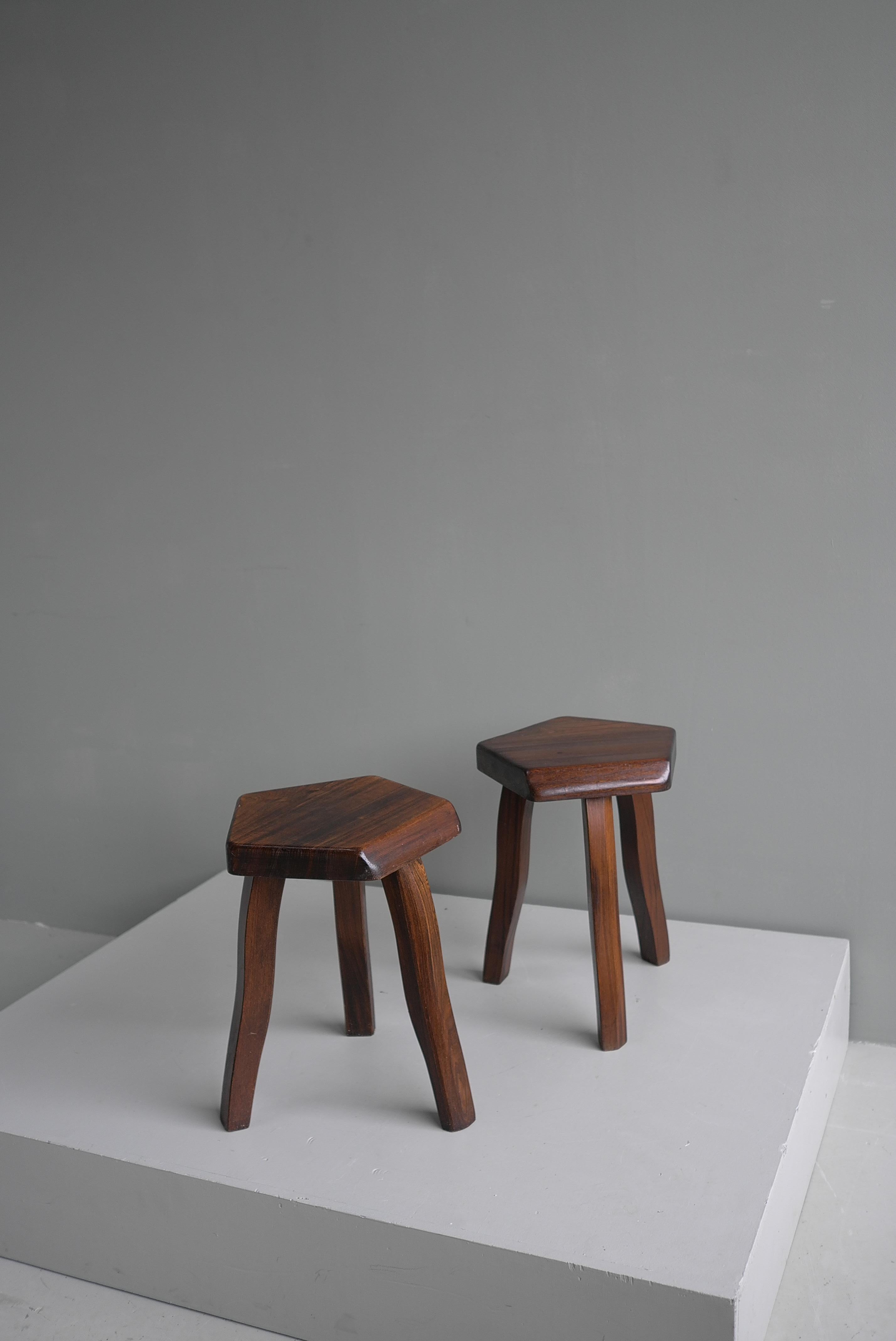 Mid-20th Century Pair of Tripod Curved Stools in Solid Elm Wood by Aranjou, France, 1960's