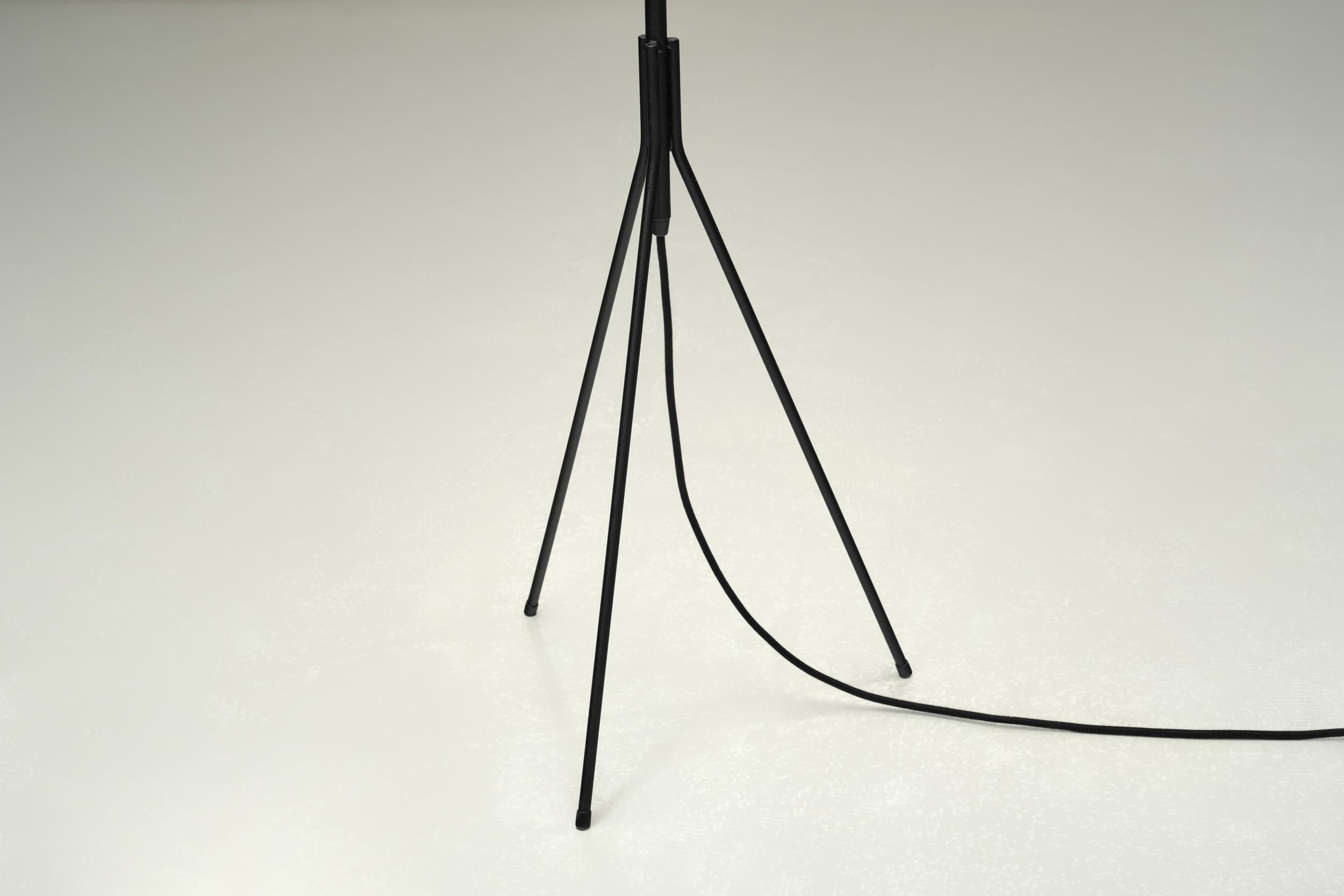 Coppia di lampade da terra a treppiede di Svend Aage Holm Sørensen (Attr.), Danimarca 1960 ca. in vendita 10