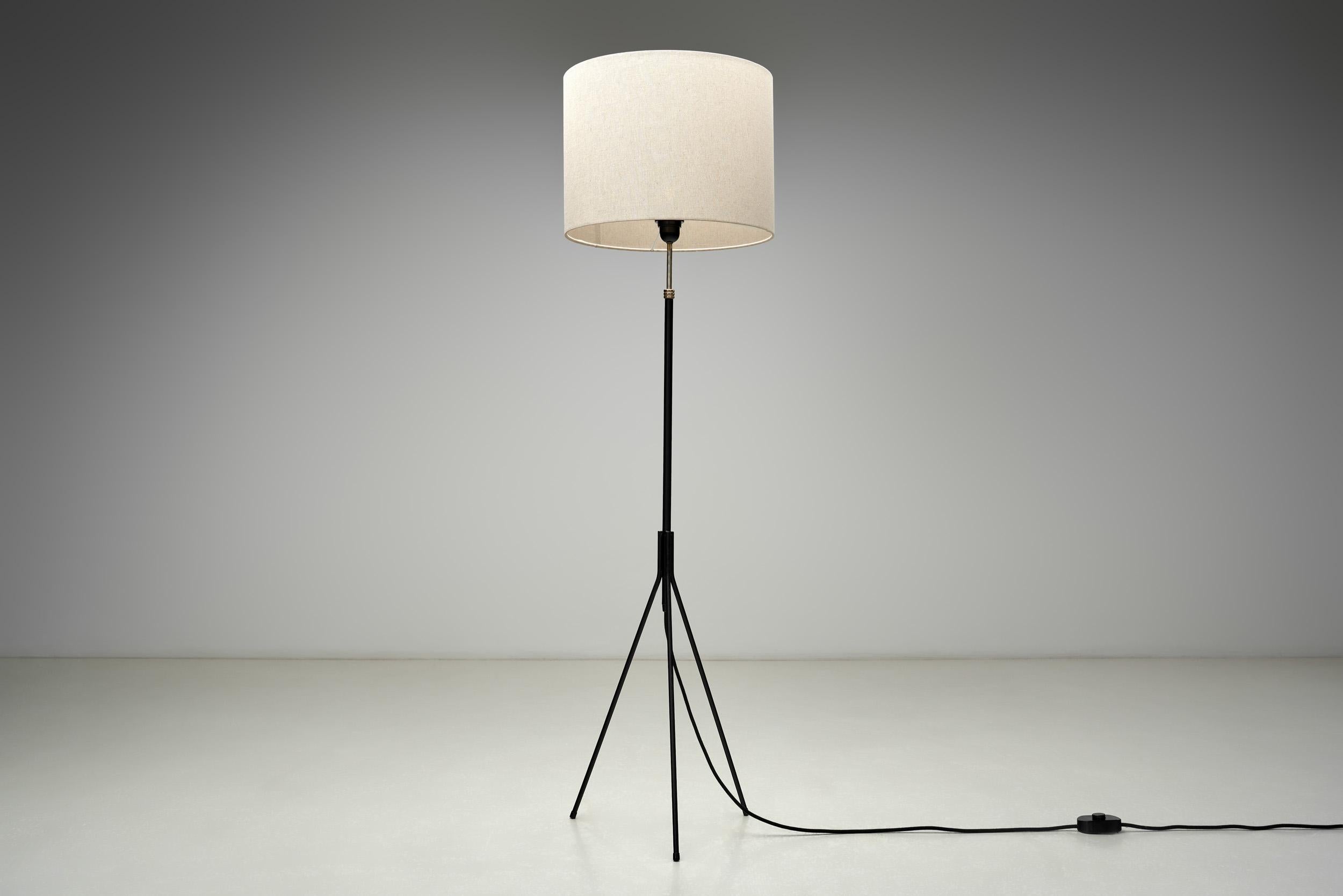 Coppia di lampade da terra a treppiede di Svend Aage Holm Sørensen (Attr.), Danimarca 1960 ca. in vendita 1