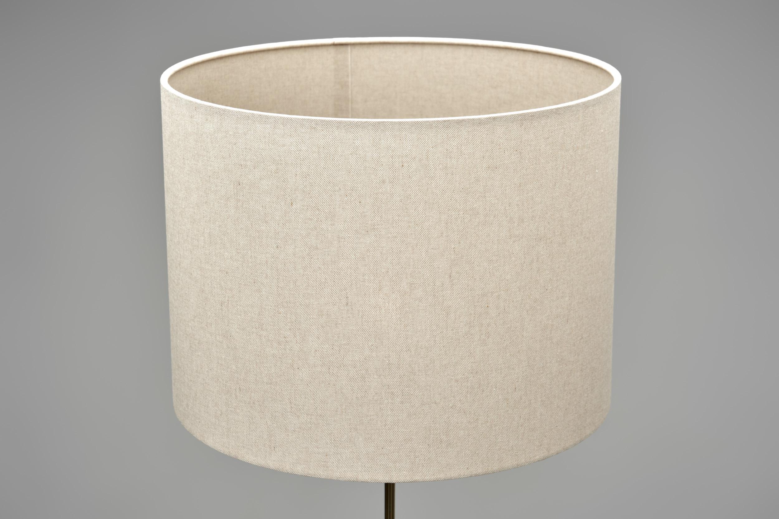 Coppia di lampade da terra a treppiede di Svend Aage Holm Sørensen (Attr.), Danimarca 1960 ca. in vendita 2