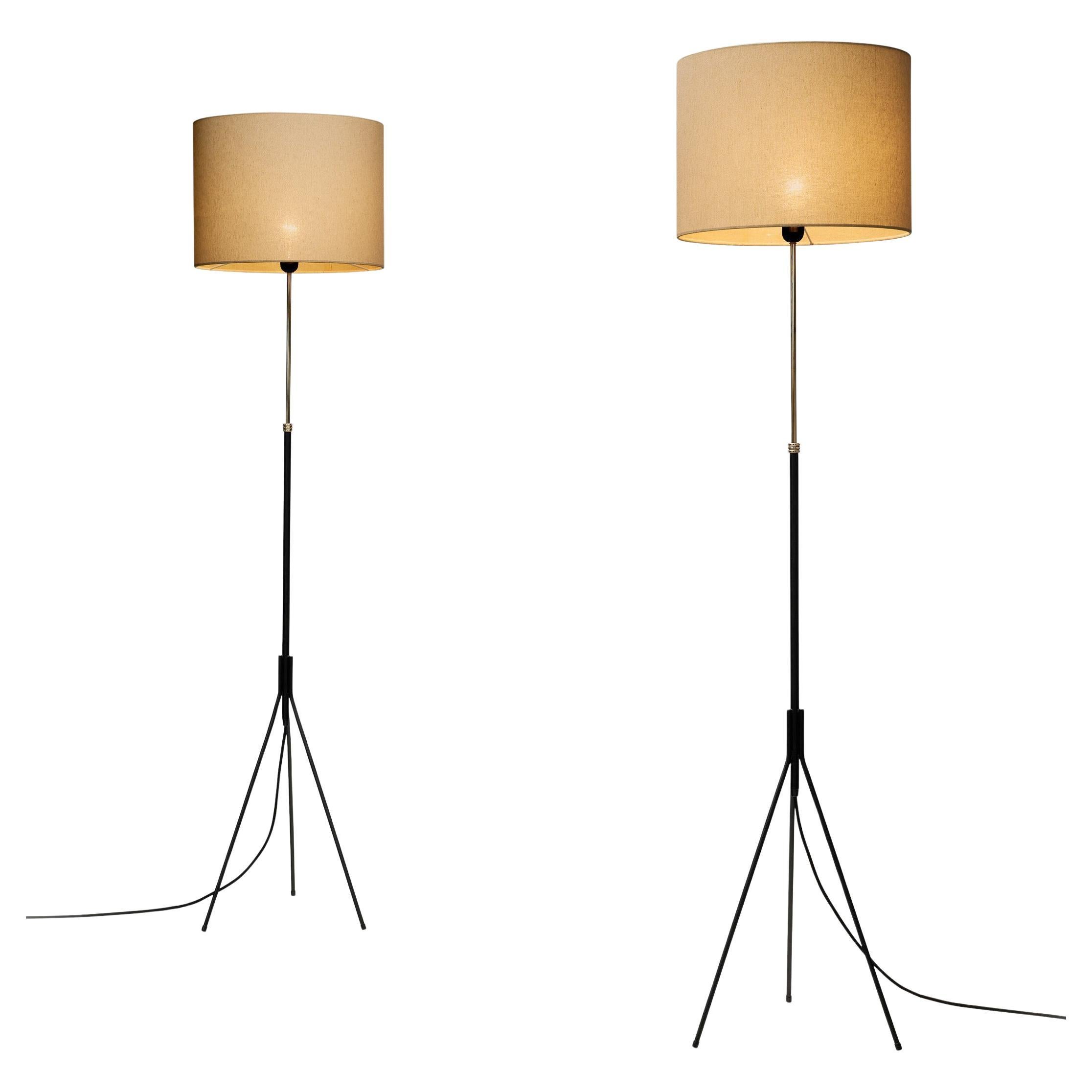 Pareja de lámparas de pie trípode de Svend Aage Holm Sørensen (Attr.), Dinamarca ca. 1960