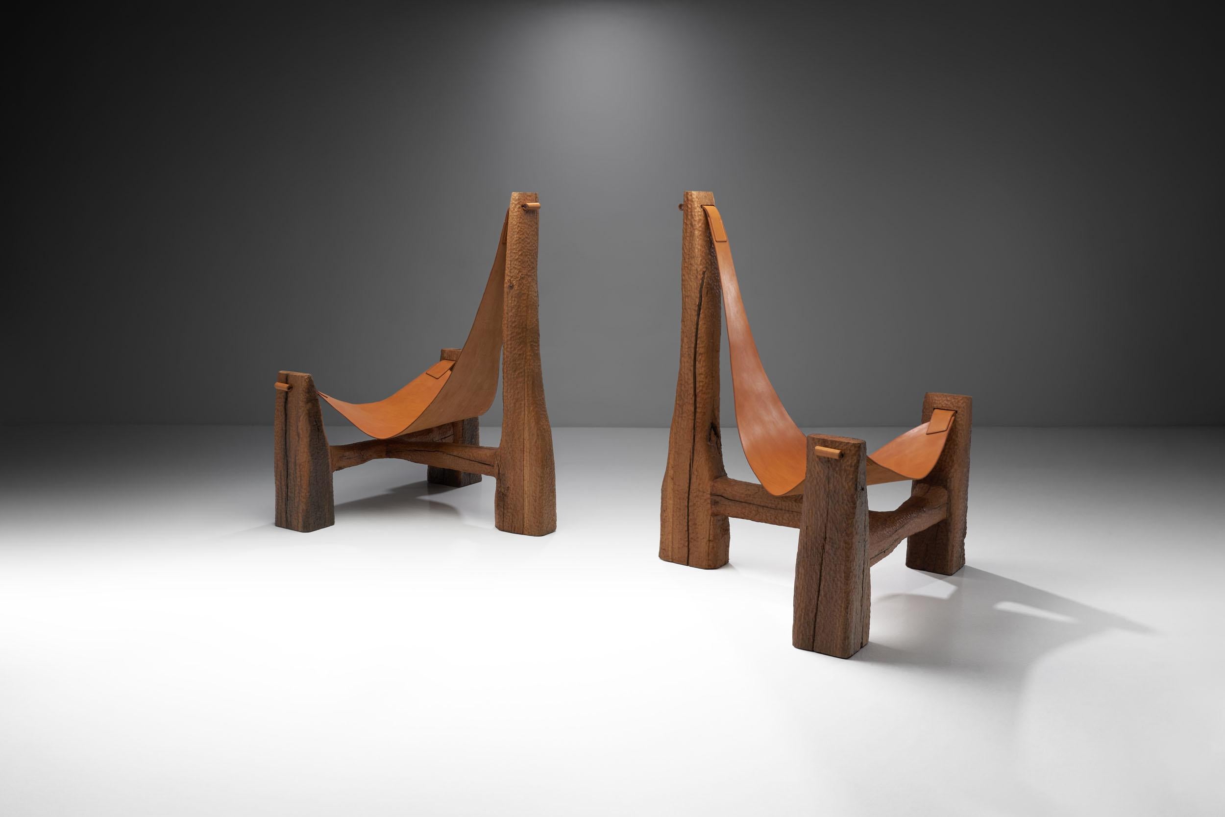Sculpté Paire de chaises longues à trois pieds par Pavel Novak, Tchécoslovaquie, années 1980 en vente