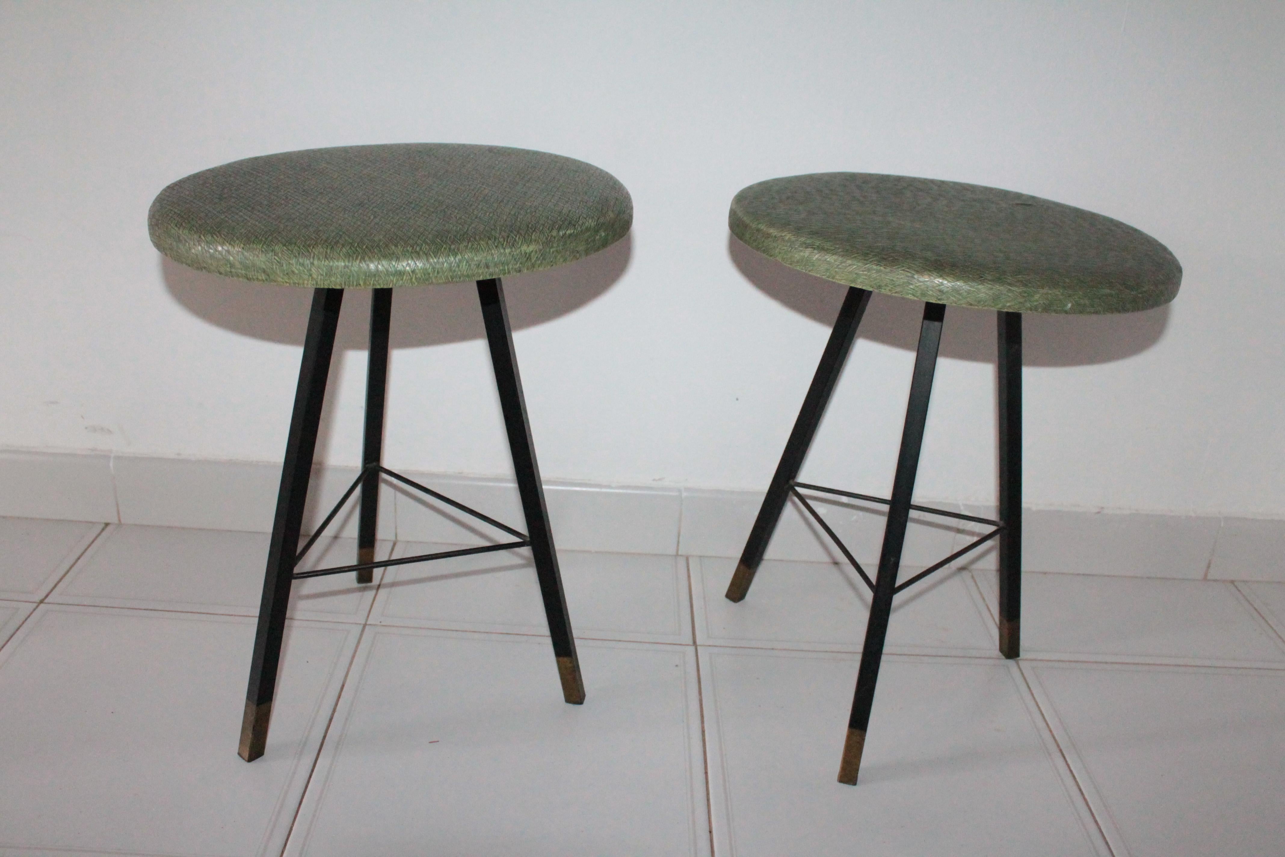 Set of 2 exceptional stools black tripod iron and brass, Italy, circa 1950.
Original fabric with small cut, you can have them completely original of the time, or you can decide the color and the fabric you prefer.