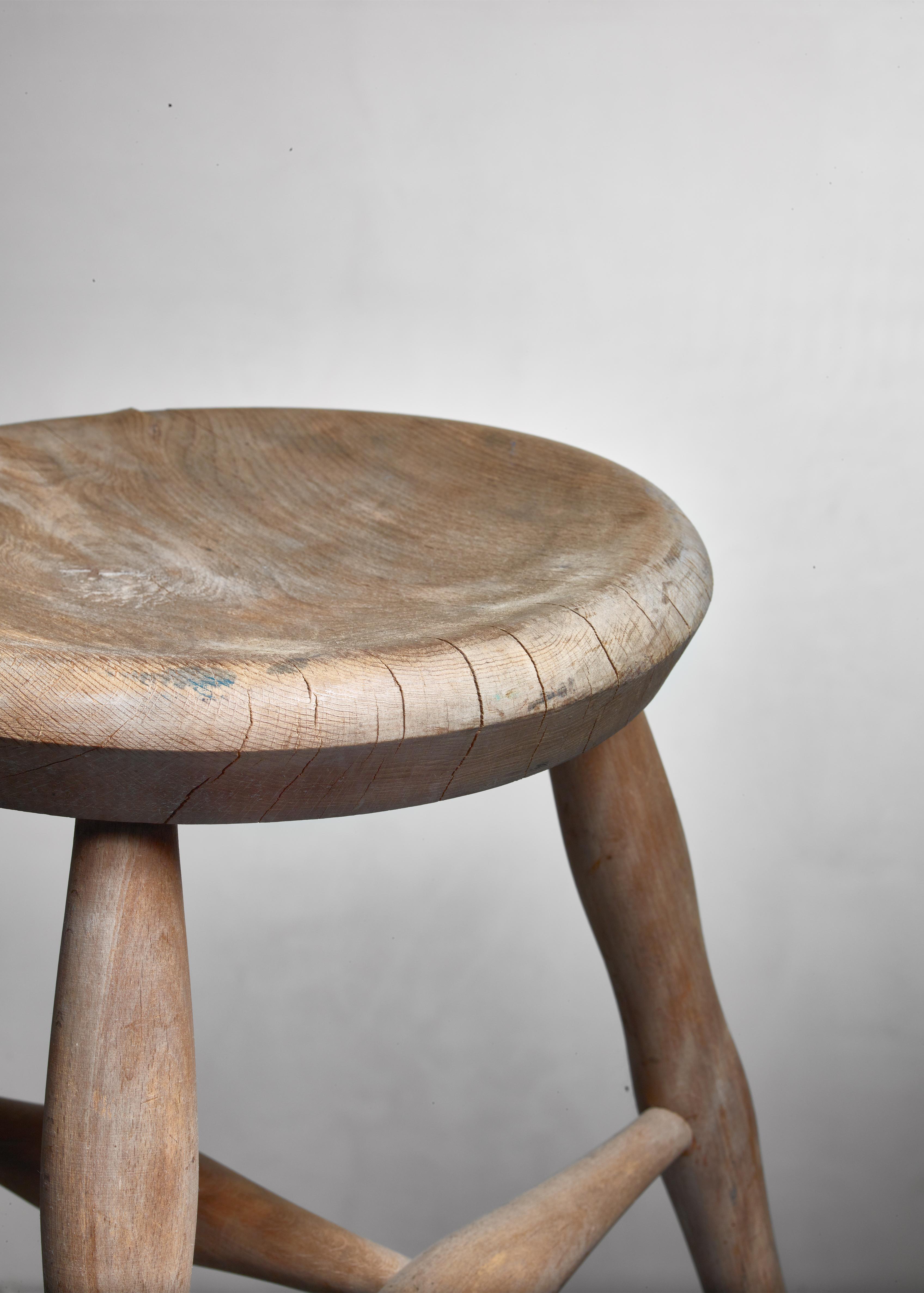 Pair of Tripod Stools in Light Oak In Good Condition For Sale In Maastricht, NL