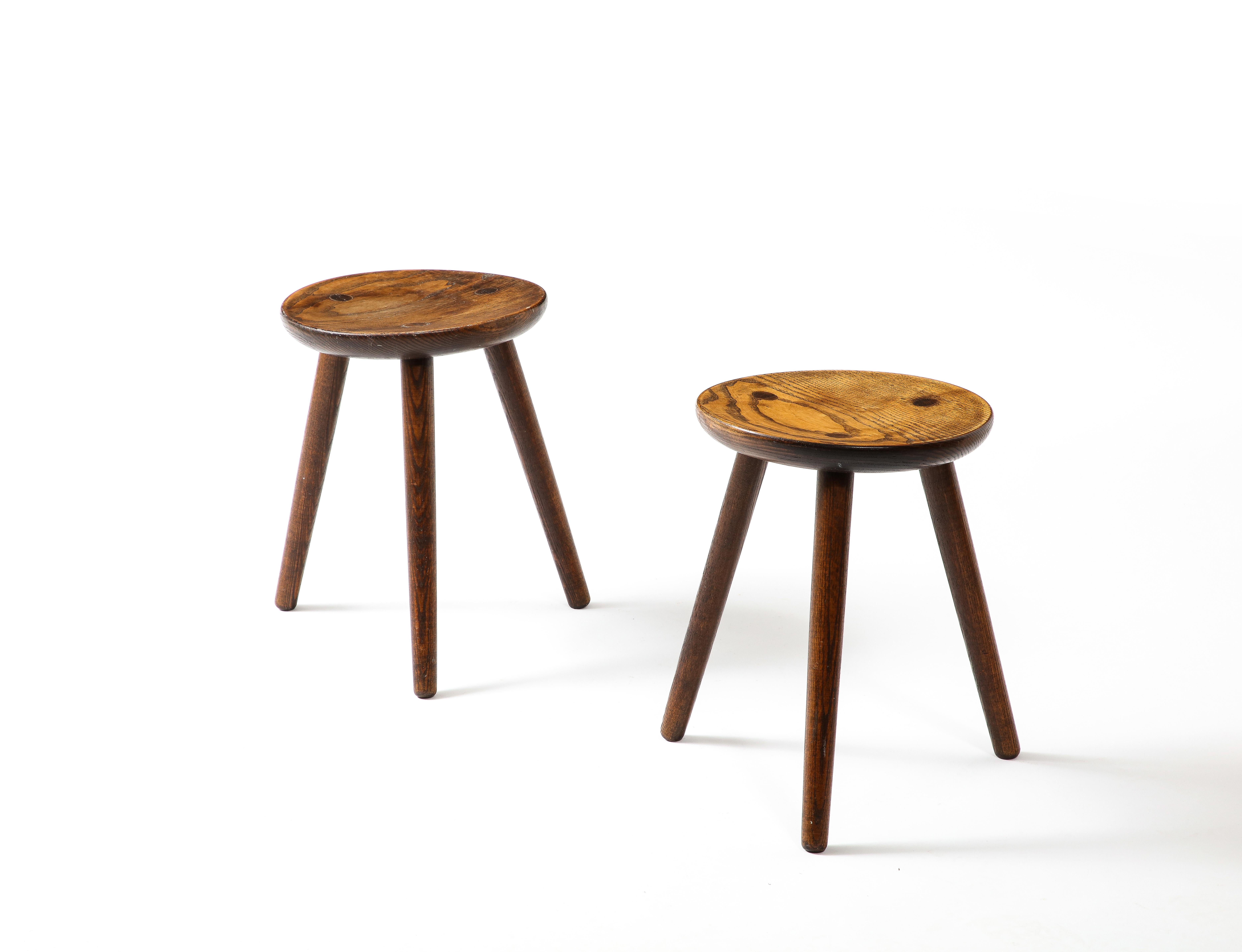 Turned Pair of Tripod Stools in the Manner of Perriand, France 1950s For Sale