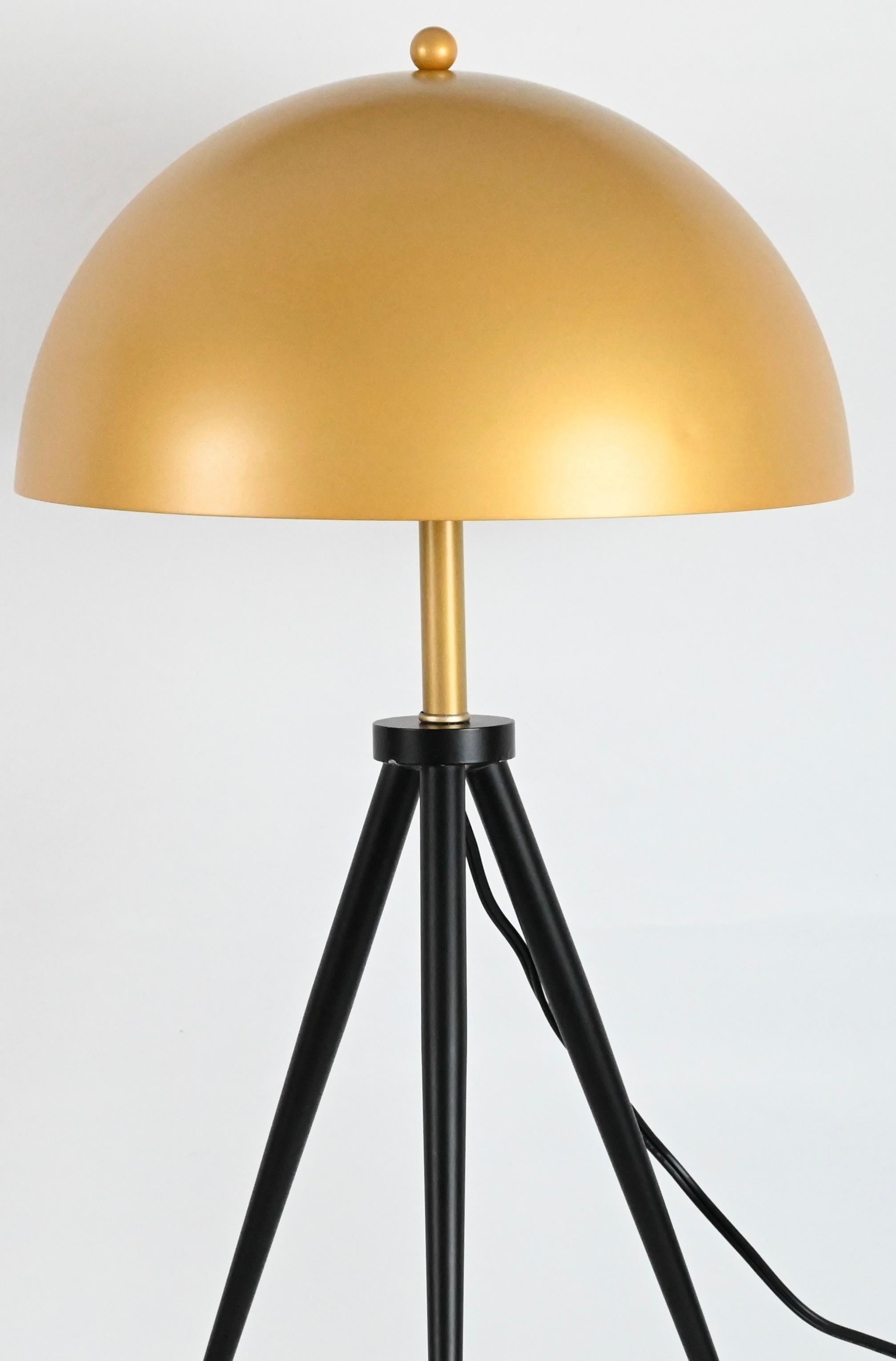 Pair of Tripod Table Lamps In Good Condition For Sale In Miami, FL