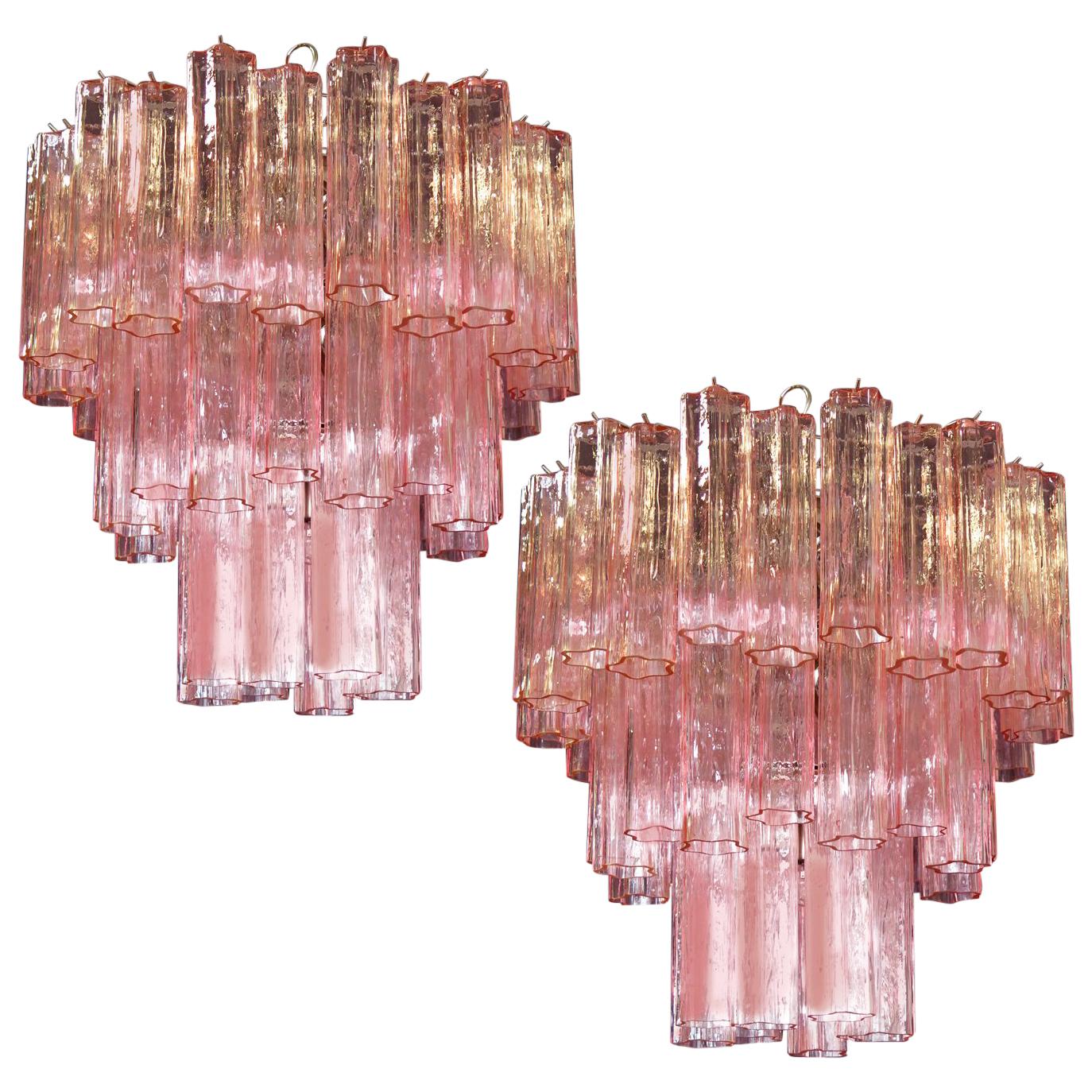Coppia di lampadari Tronchi in stile Toni Zuccheri, 48 bicchieri rosa, Murano, 1990 in vendita