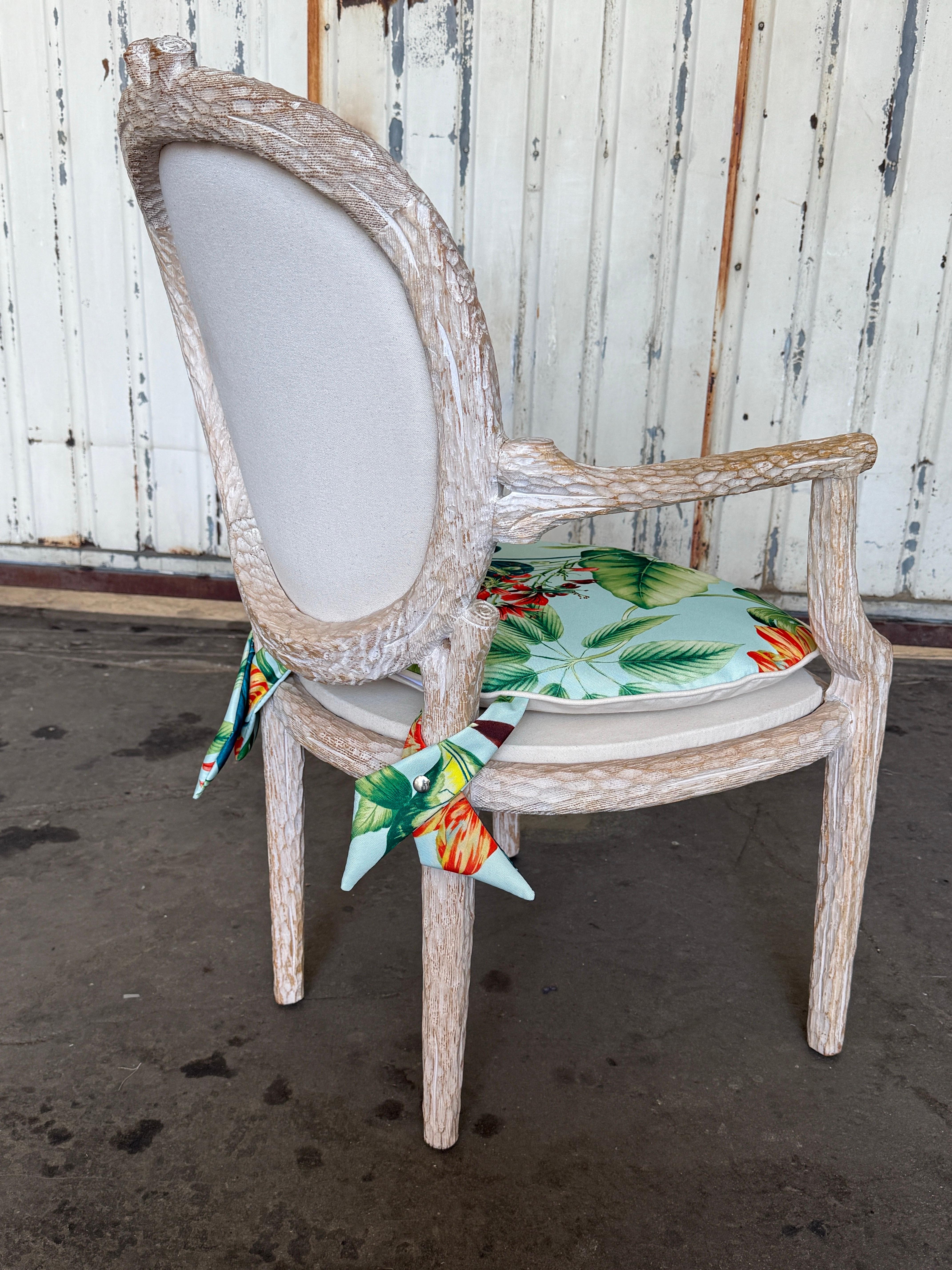 Paar tropische Zweig-Regency-Sessel im Angebot 11