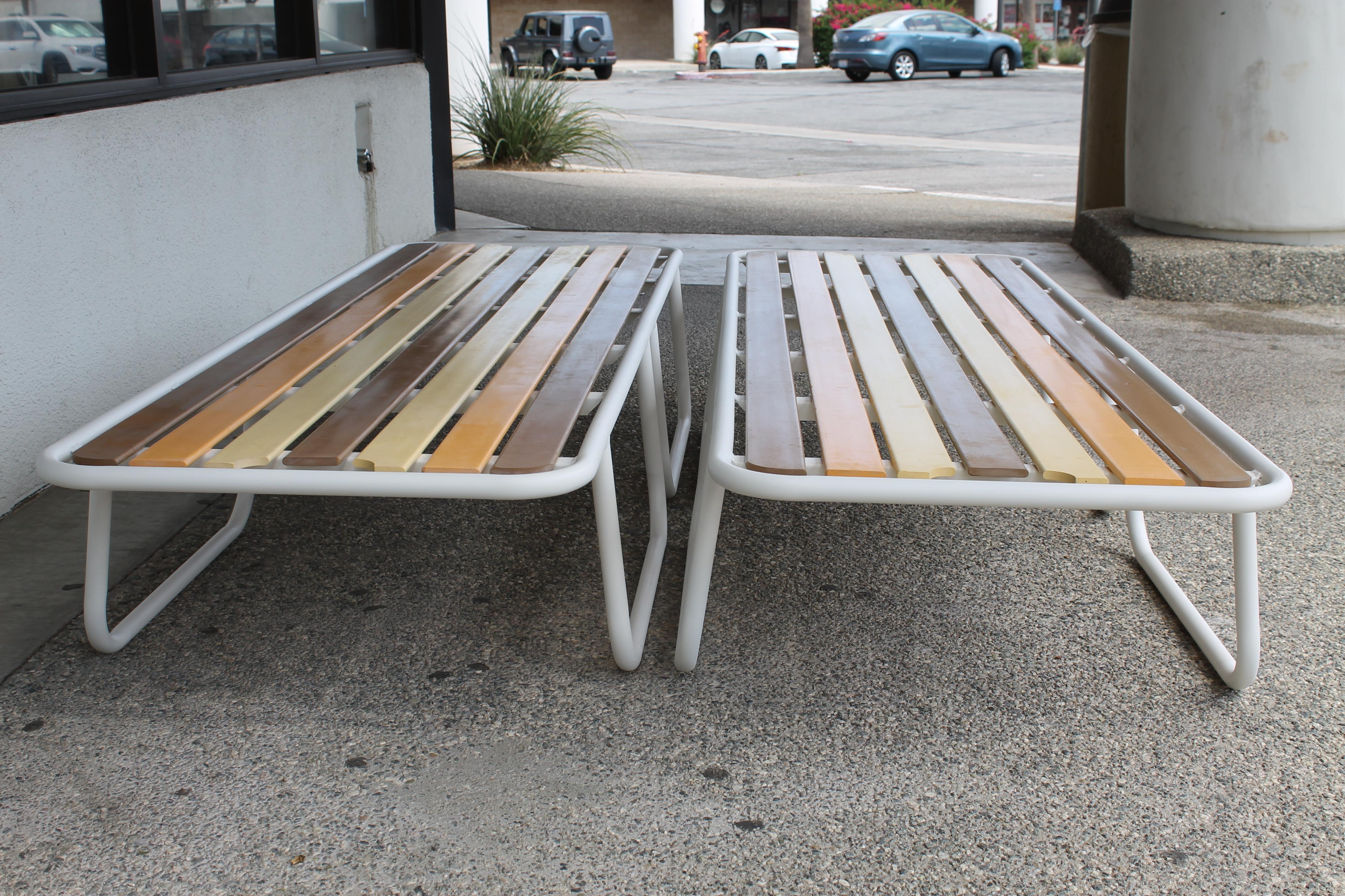 Mid-Century Modern Pair of Tropitone Chaises For Sale