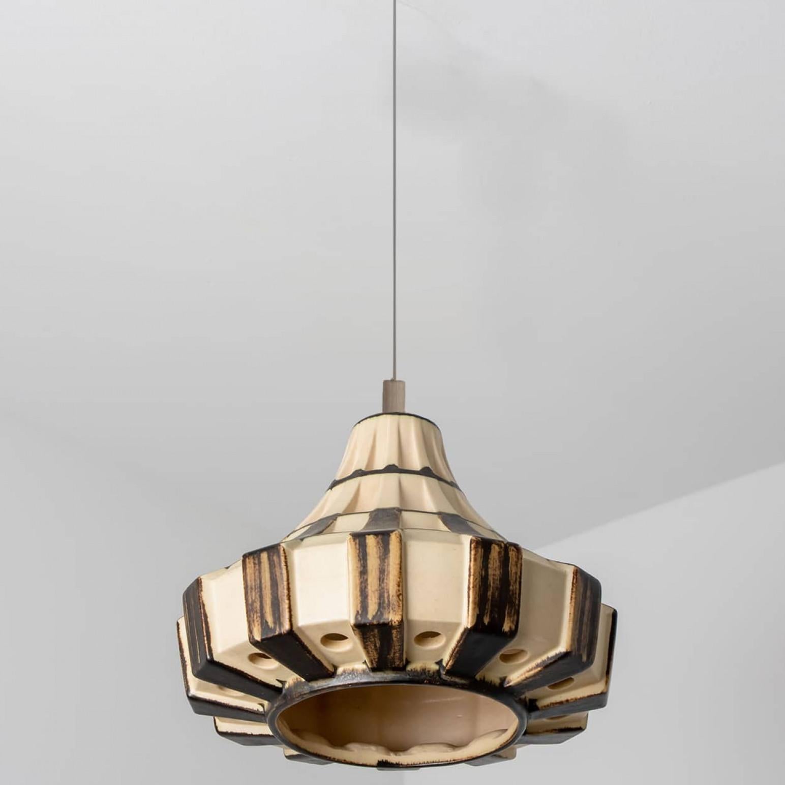 Paire de lampes suspendues en céramique ivoire et Brown, Danemark, 1970 en vente 3