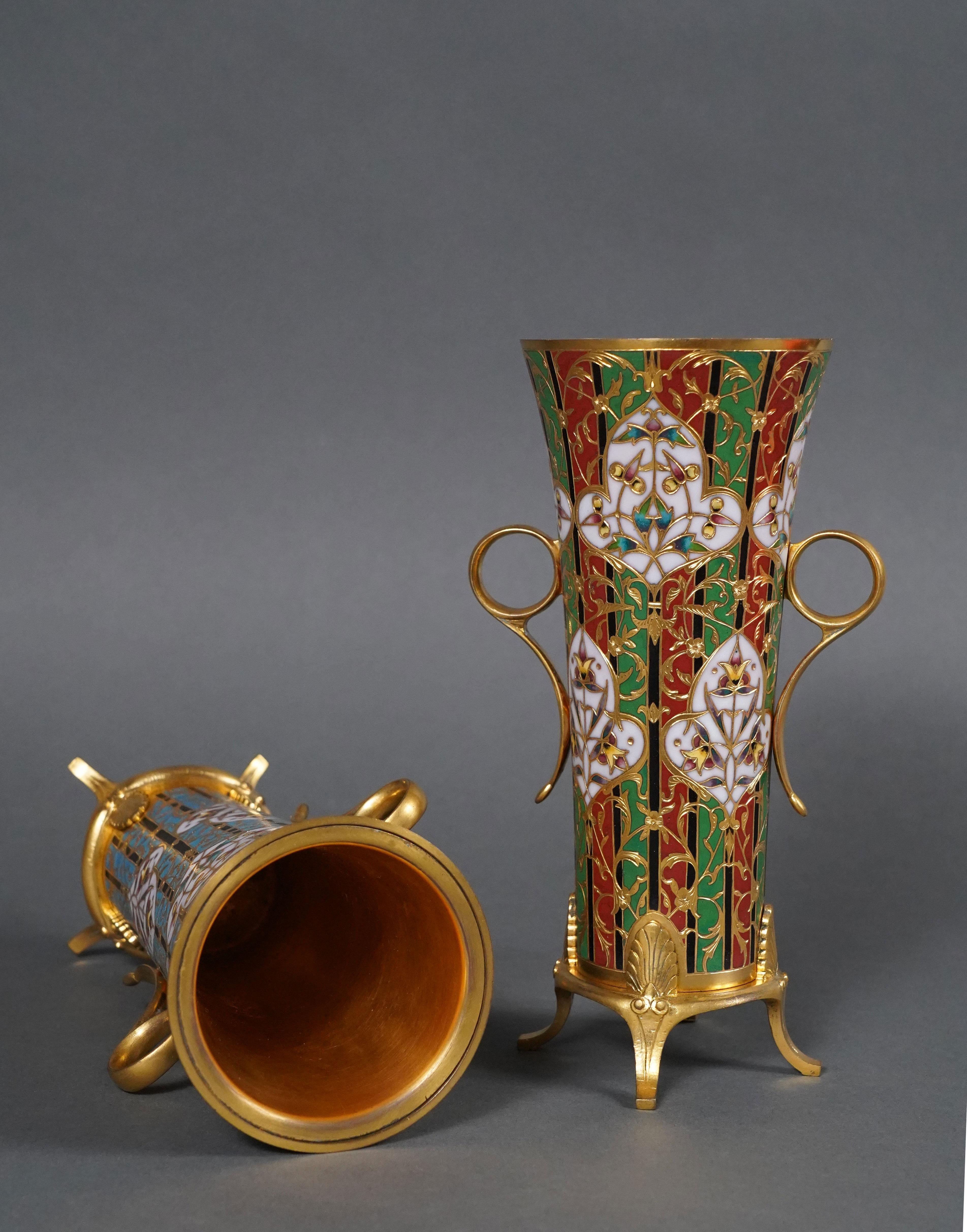 Cloisonné Paire de vases byzantins en forme de trompette, A.L.C. Sevin&F. Barbedienne, France, 1880 en vente