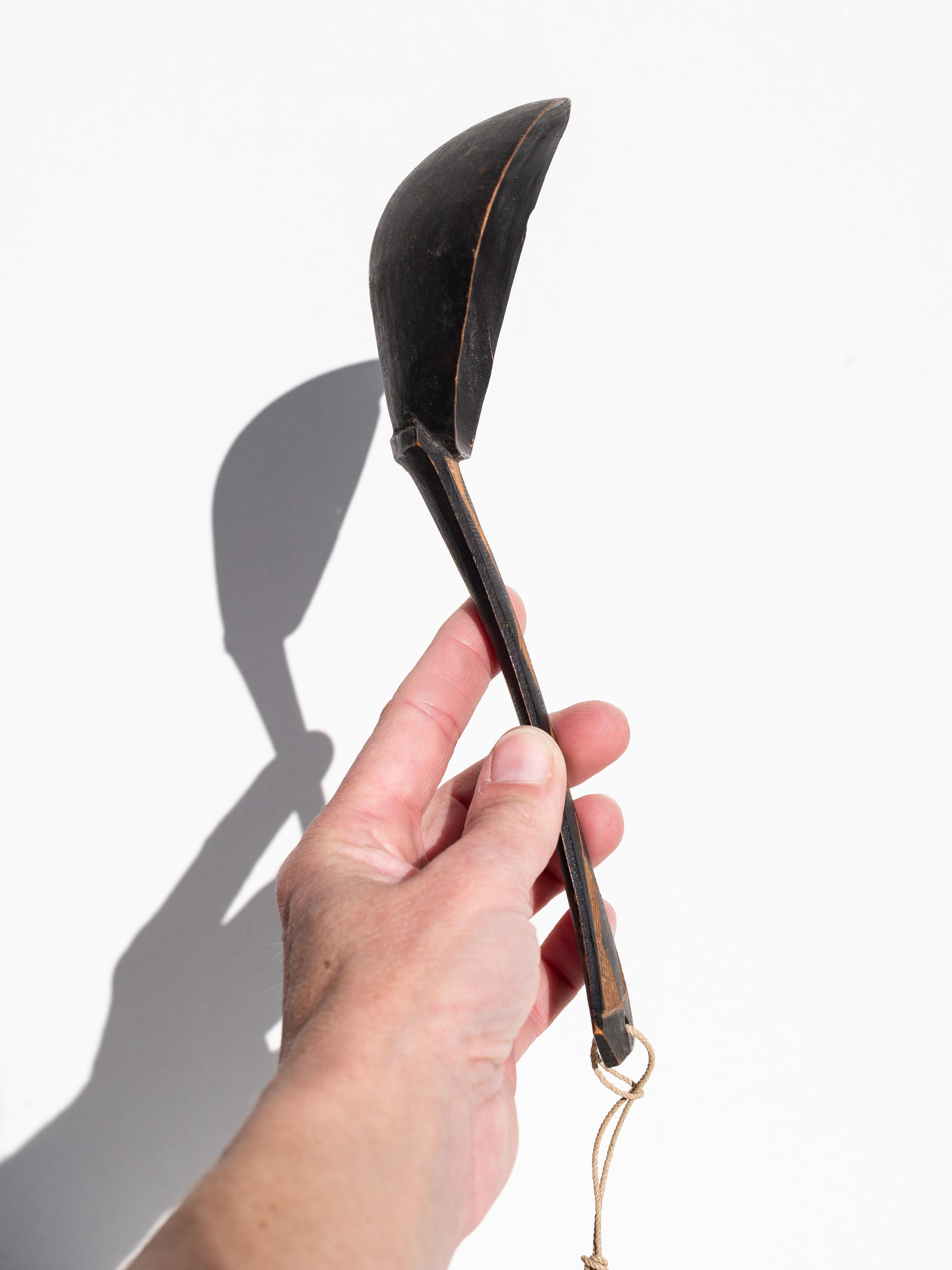 Paar handgeschnitzte und gravierte Tuareg-Holzlöffel - Afrikanische Kunst im Angebot 8