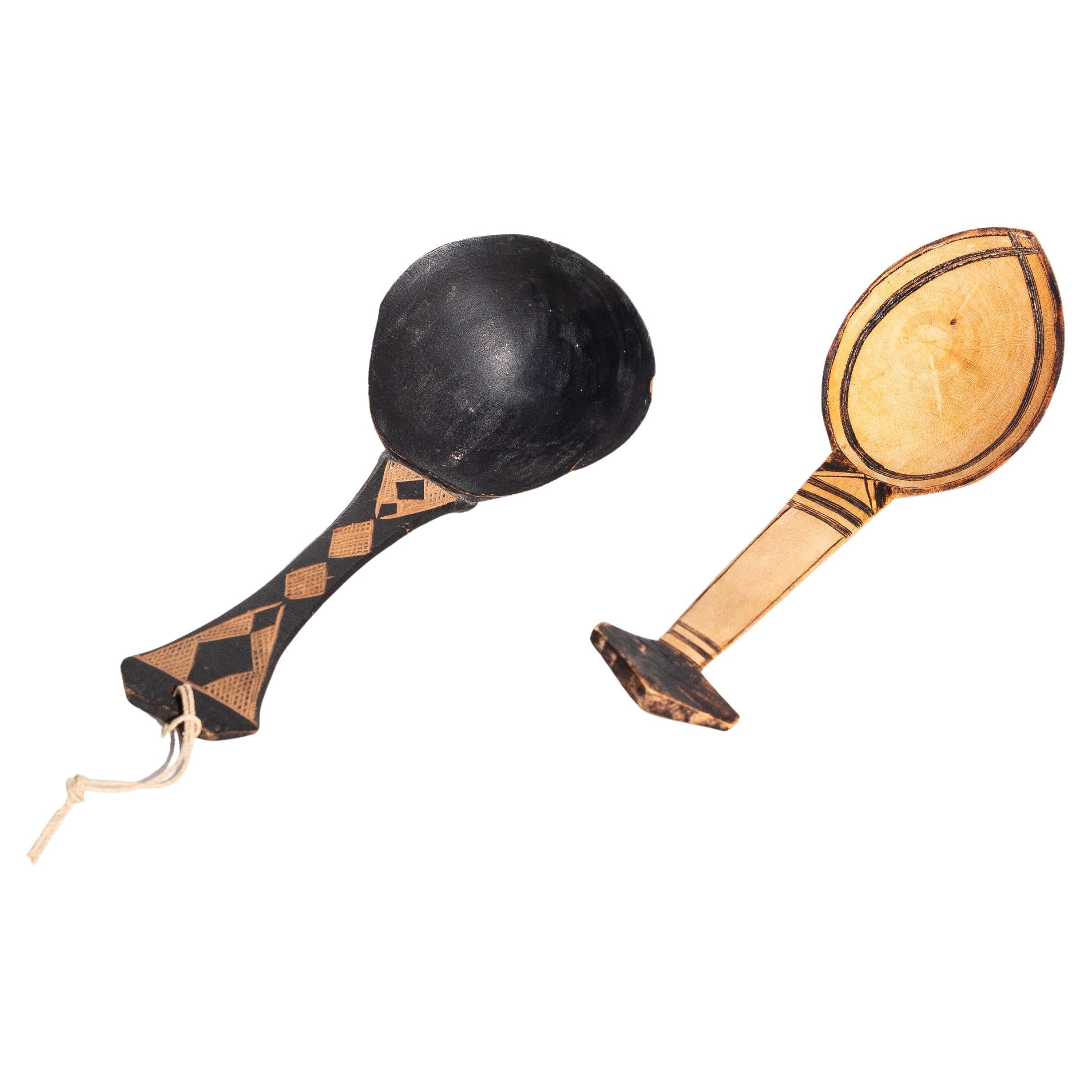 Coppia di cucchiai di legno Tuareg intagliati e incisi a mano - Arte africana