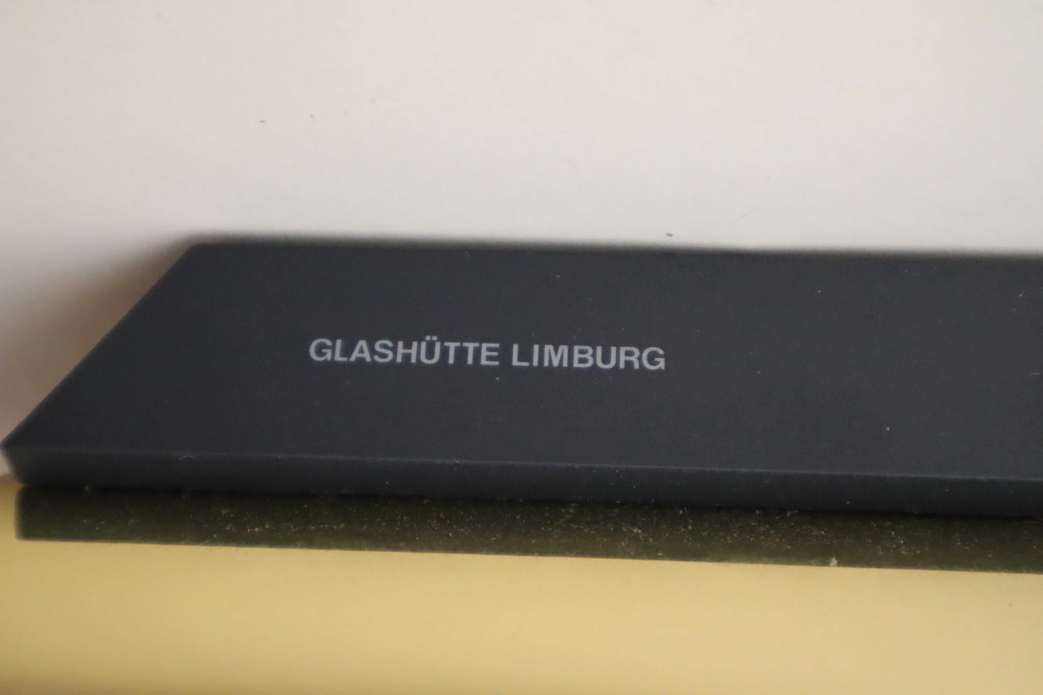 Paar Wandleuchten aus Messing und weißem Glas von Limburger Glashütte im Angebot 3