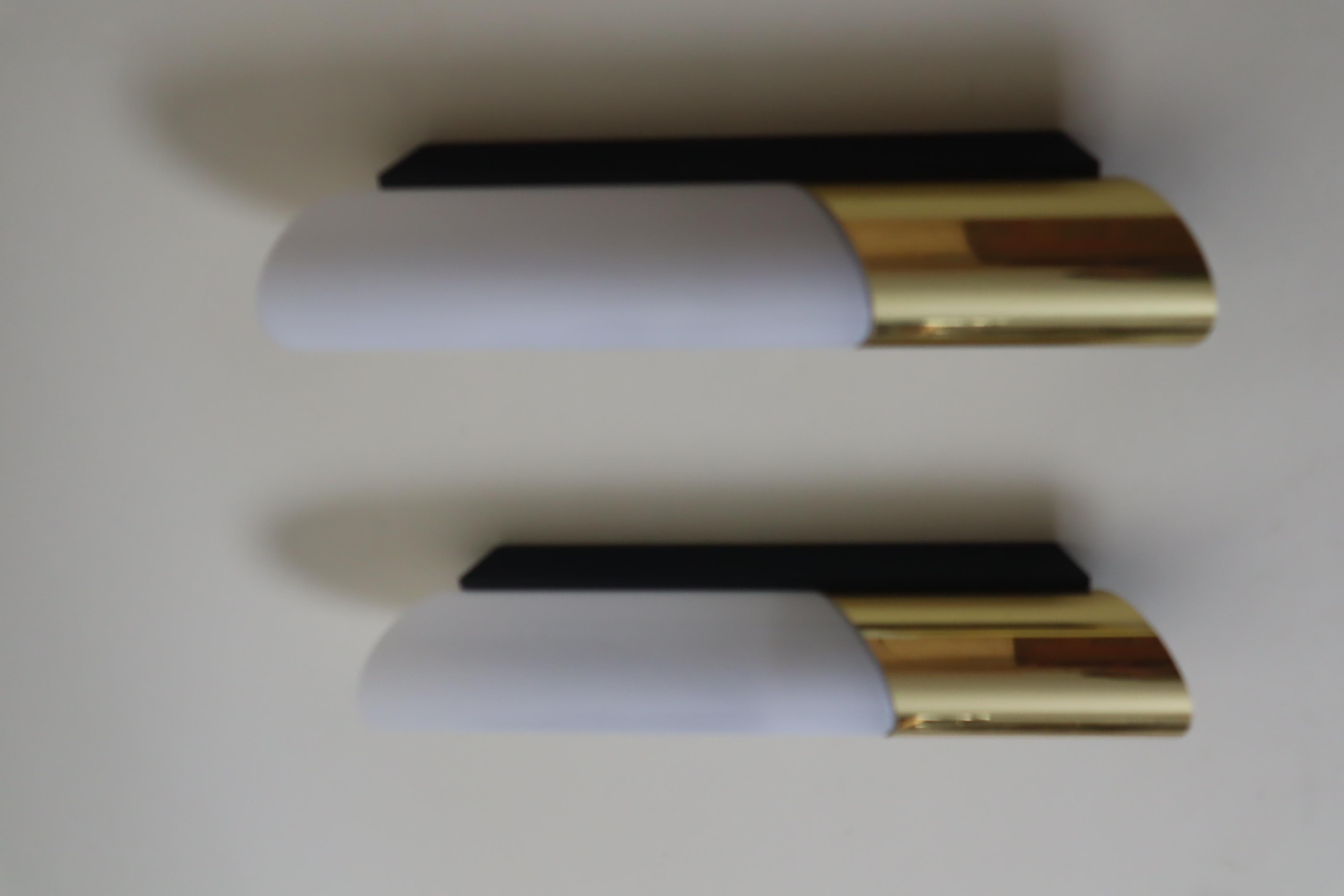 Paar Wandleuchten aus Messing und weißem Glas von Limburger Glashütte im Angebot 6