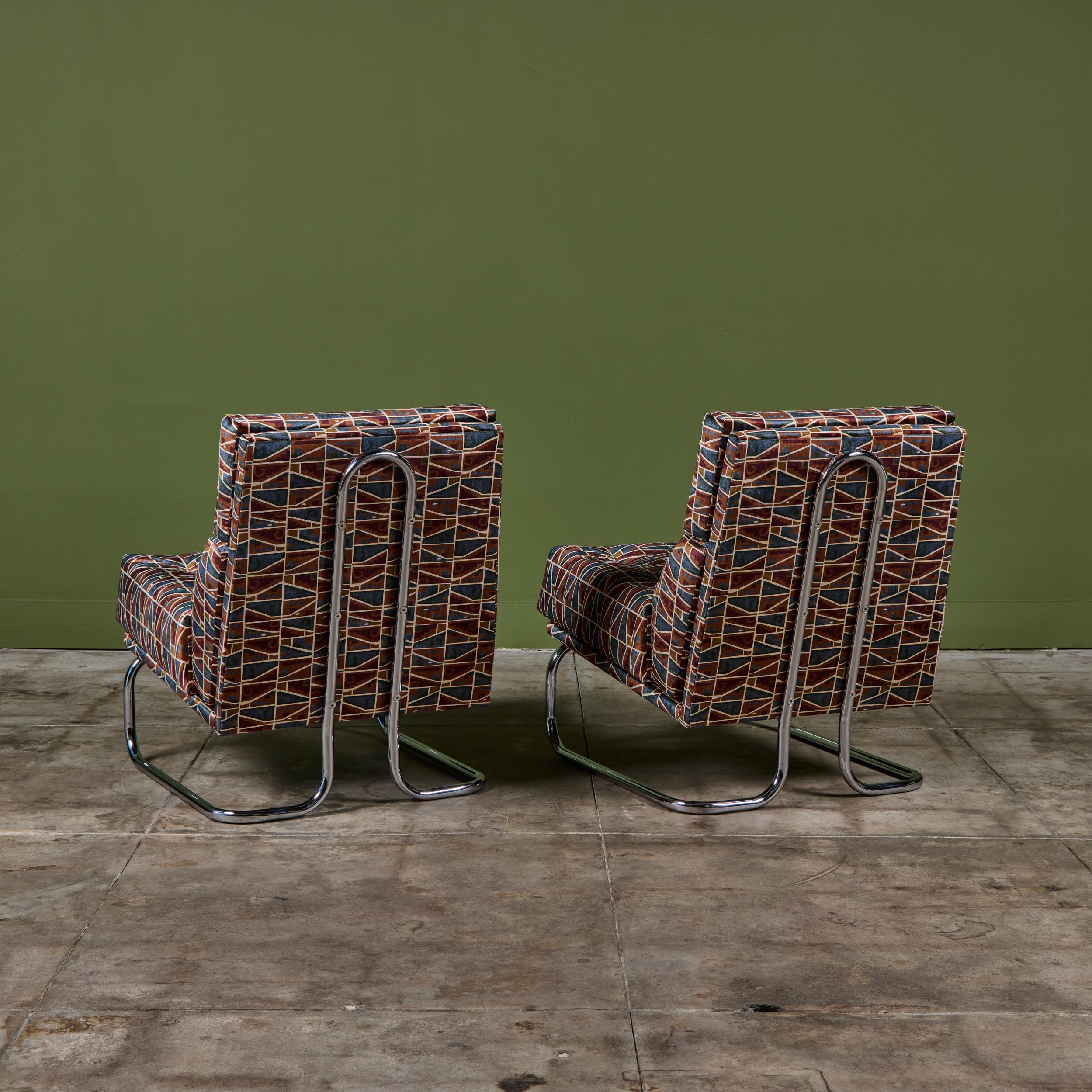Mid-Century Modern Paire de chaises longues tubulaires en porte-à-faux avec textiles Brook Perdigon en vente