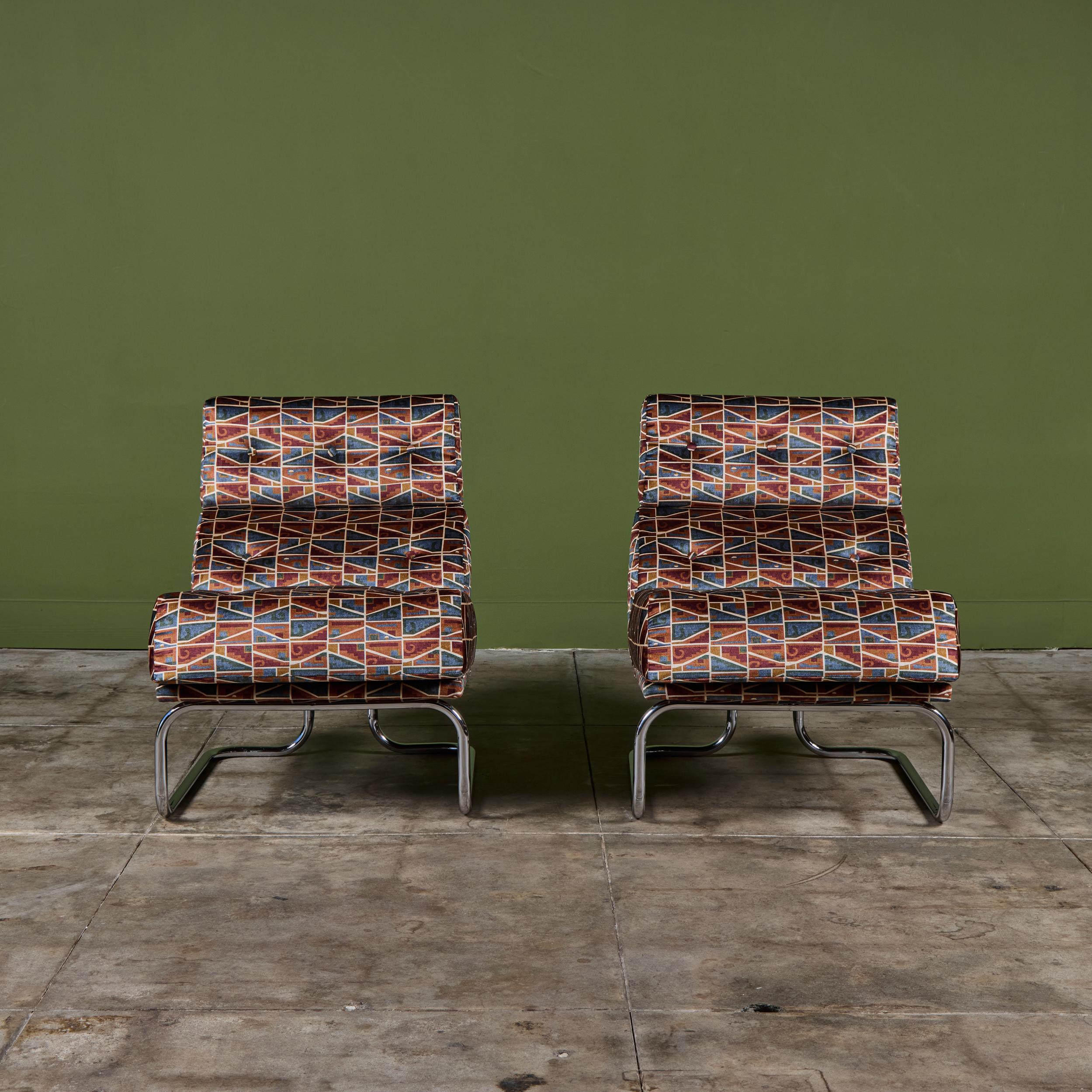 Américain Paire de chaises longues tubulaires en porte-à-faux avec textiles Brook Perdigon en vente