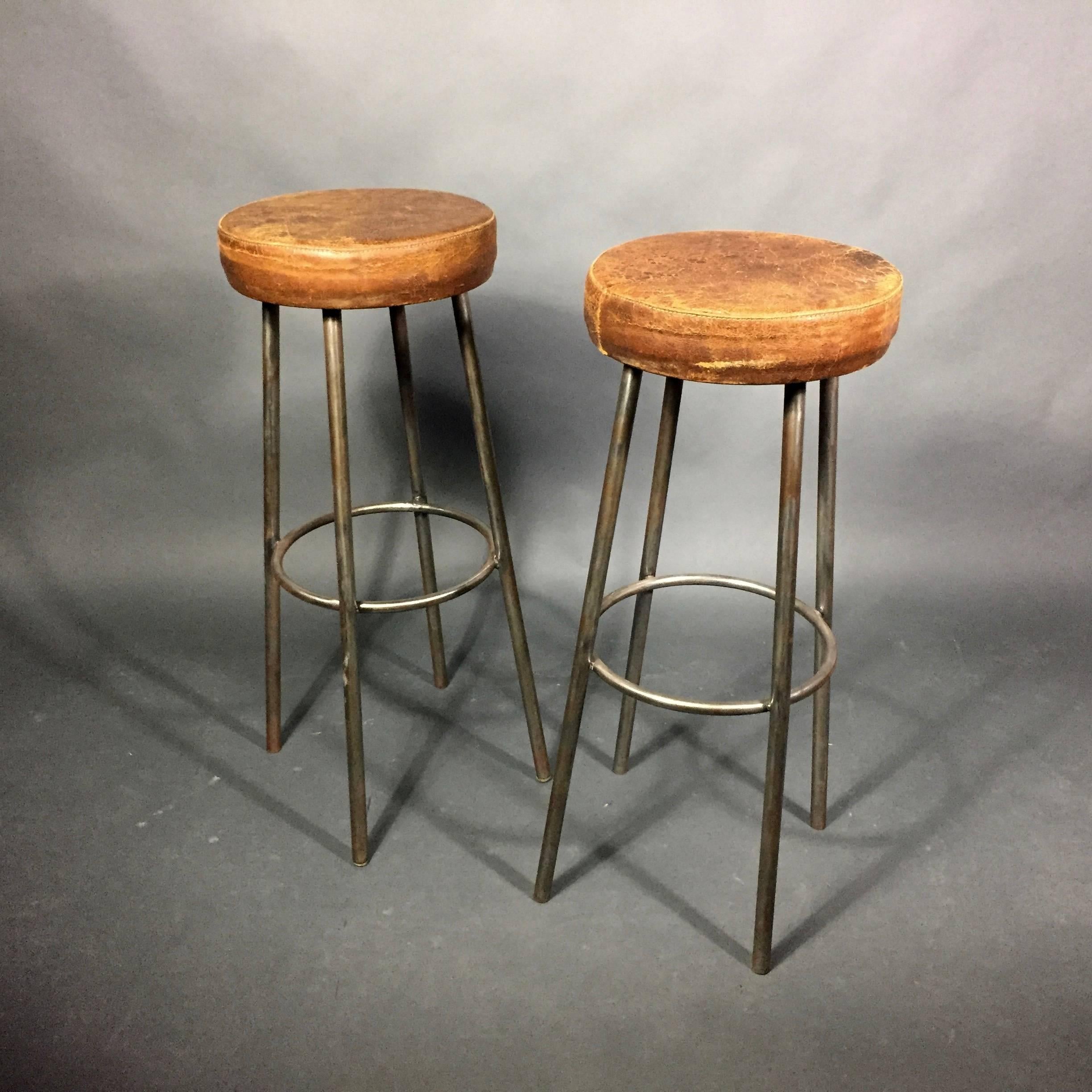 Pair of Tubular Chrome and Cognac Leather Bar Stools For Sale 4