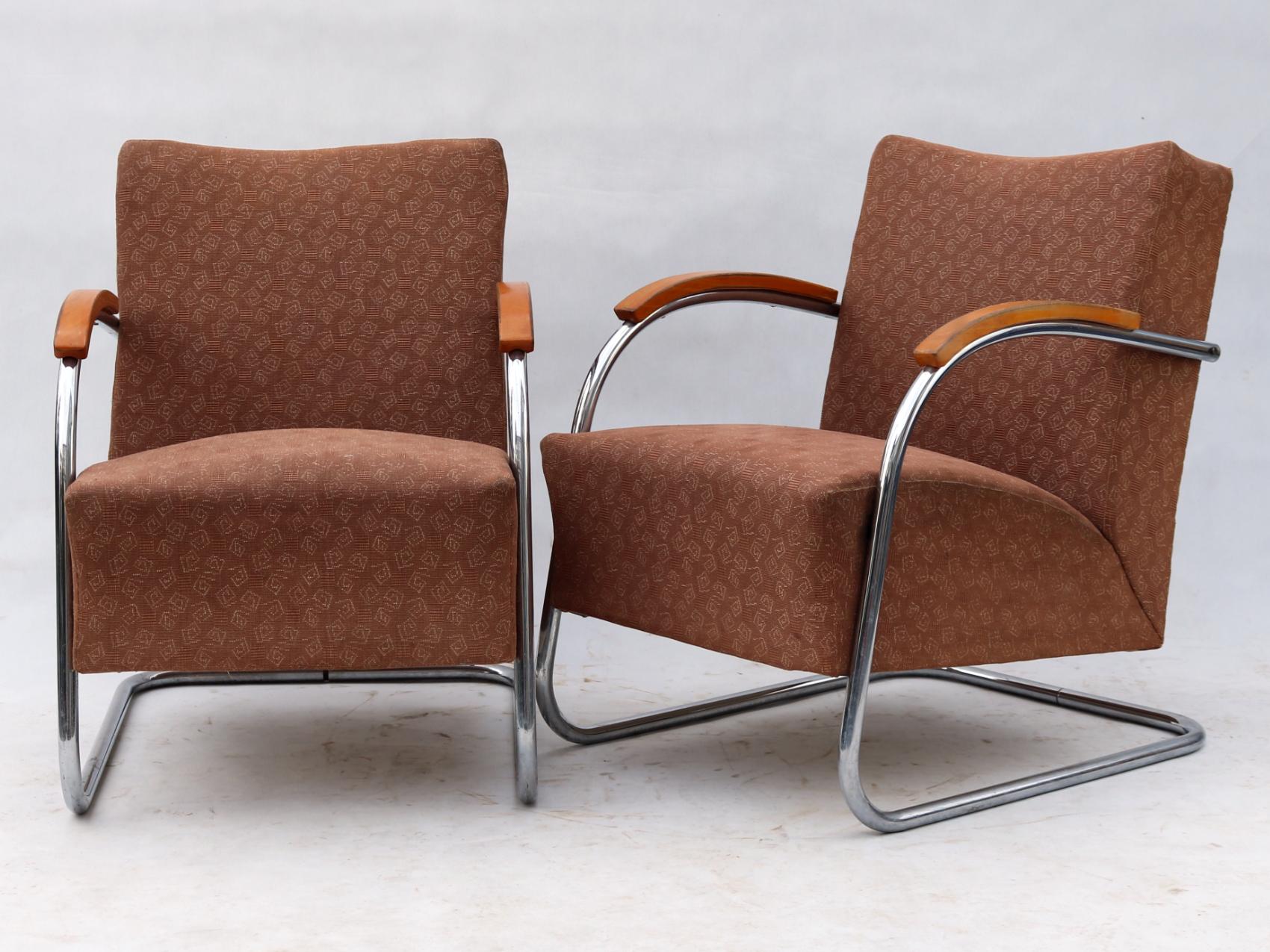 These Bauhaus armchair were produced in the 1930s by Mücke & Melder Czechoslovakia. Upholstery and nickel-plated tubular steel construction in good original condition.
  