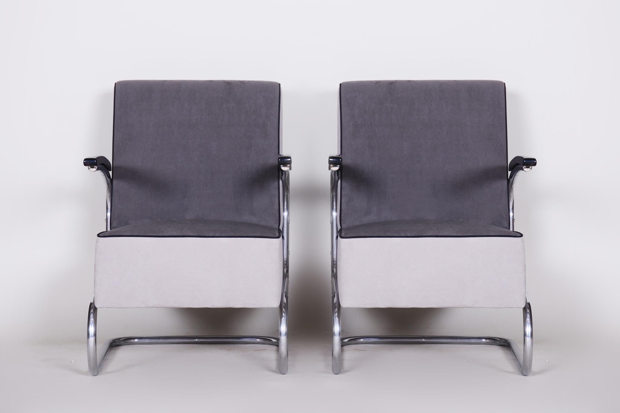 Bauhaus Pair of Tubular Steel Cantilever Armchairs in Art Deco, Chrome, New Upholstery For Sale