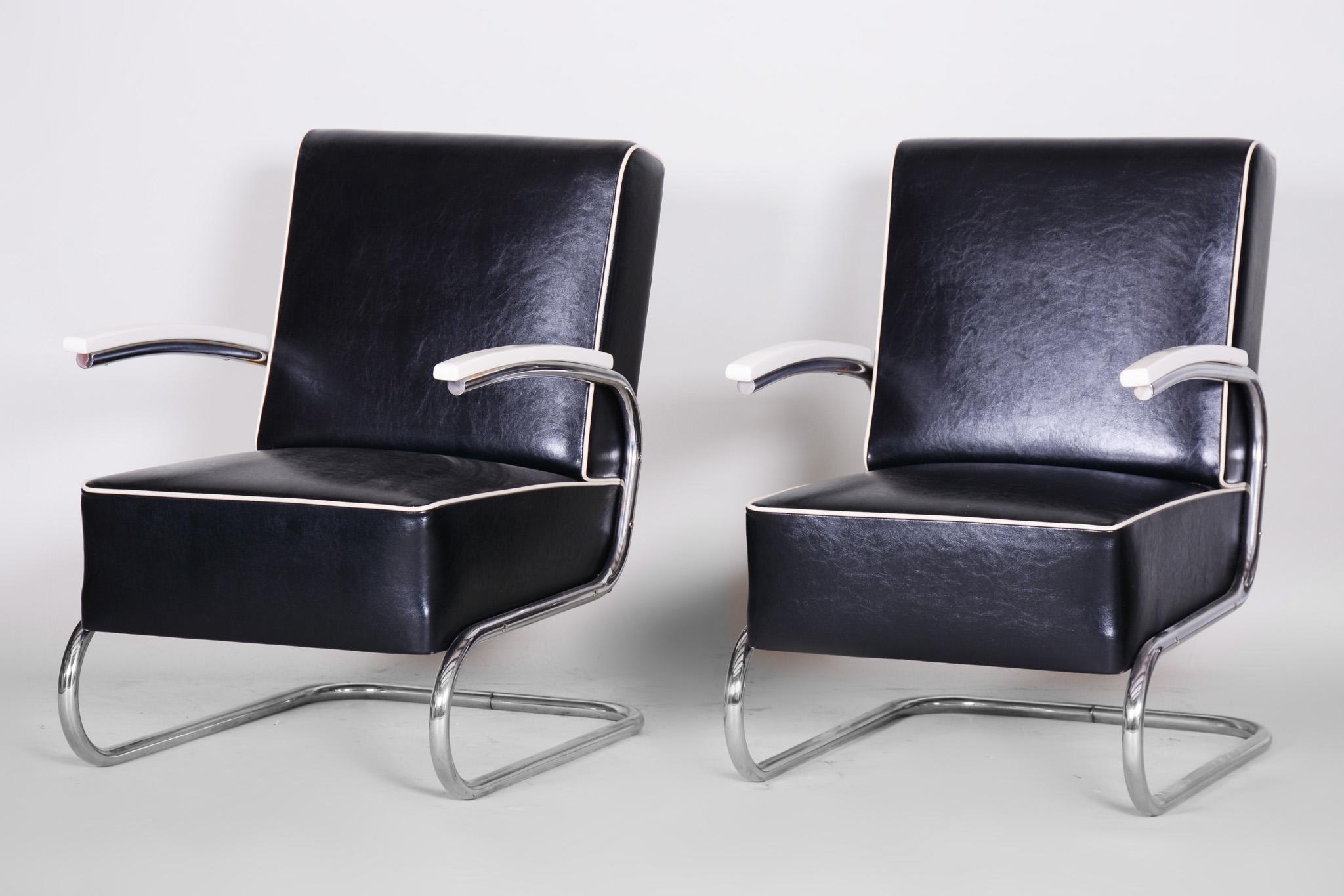 Bauhaus Pair of Tubular Steel Cantilever Armchairs in Art Deco, Chrome, New Upholstery For Sale
