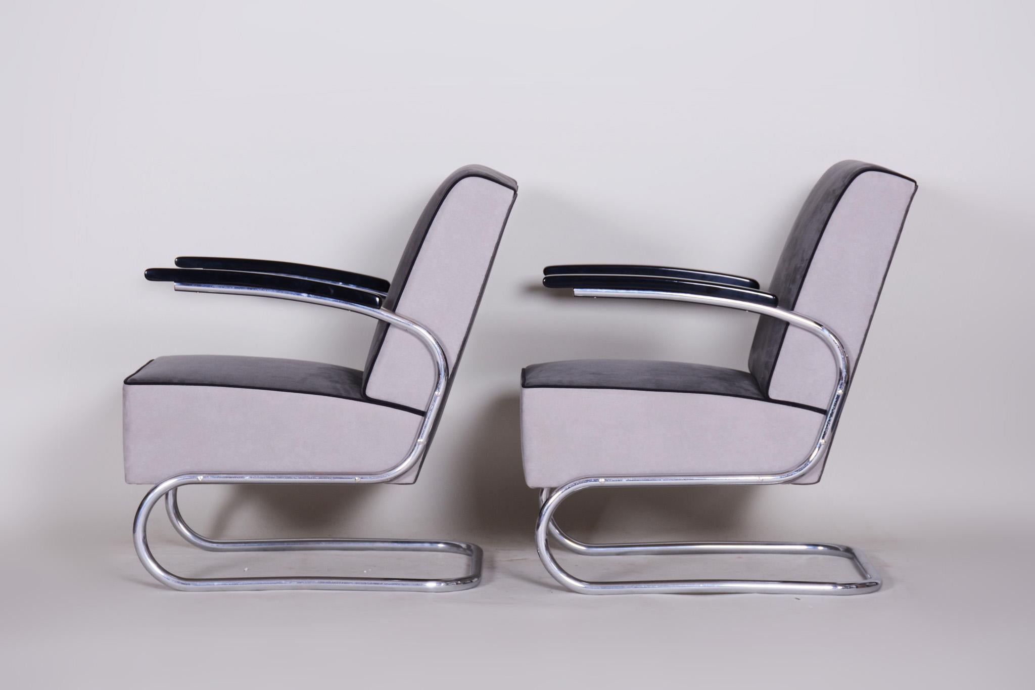 20th Century Pair of Tubular Steel Cantilever Armchairs in Art Deco, Chrome, New Upholstery For Sale