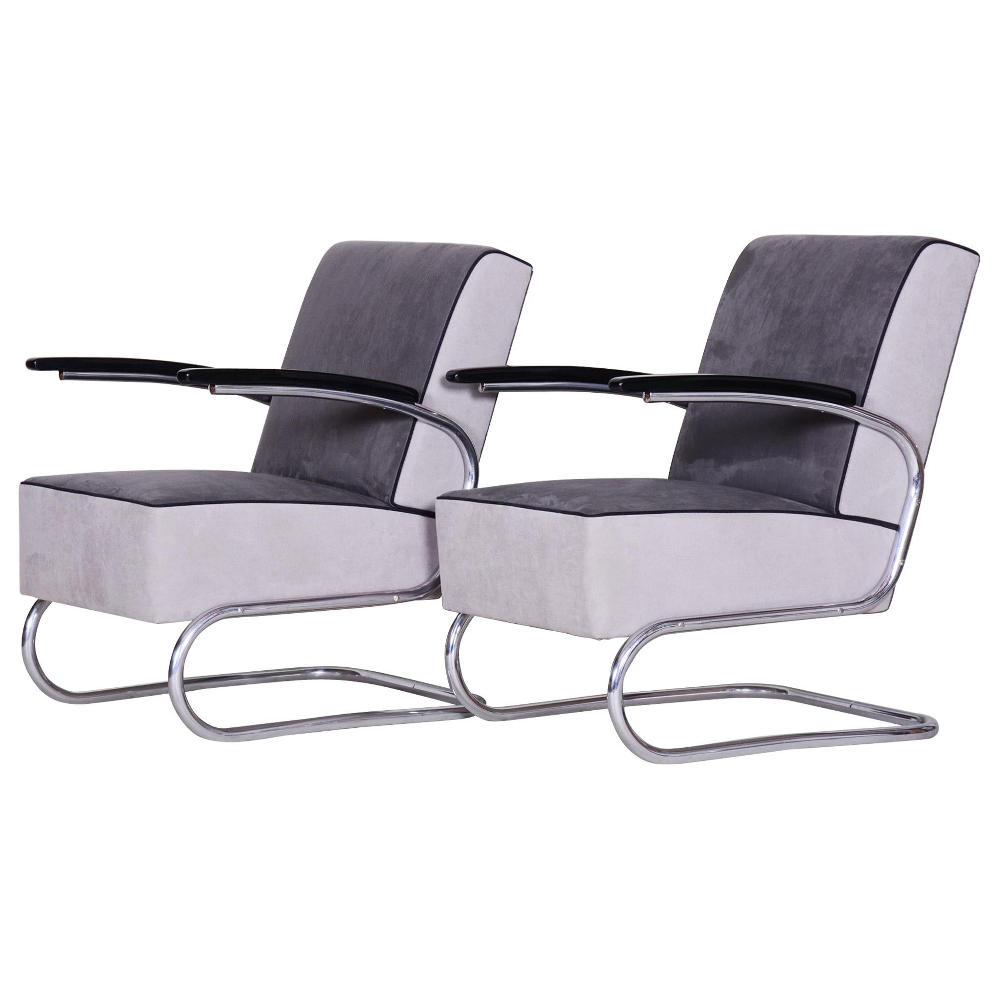 Pair of Tubular Steel Cantilever Armchairs in Art Deco, Chrome, New Upholstery For Sale