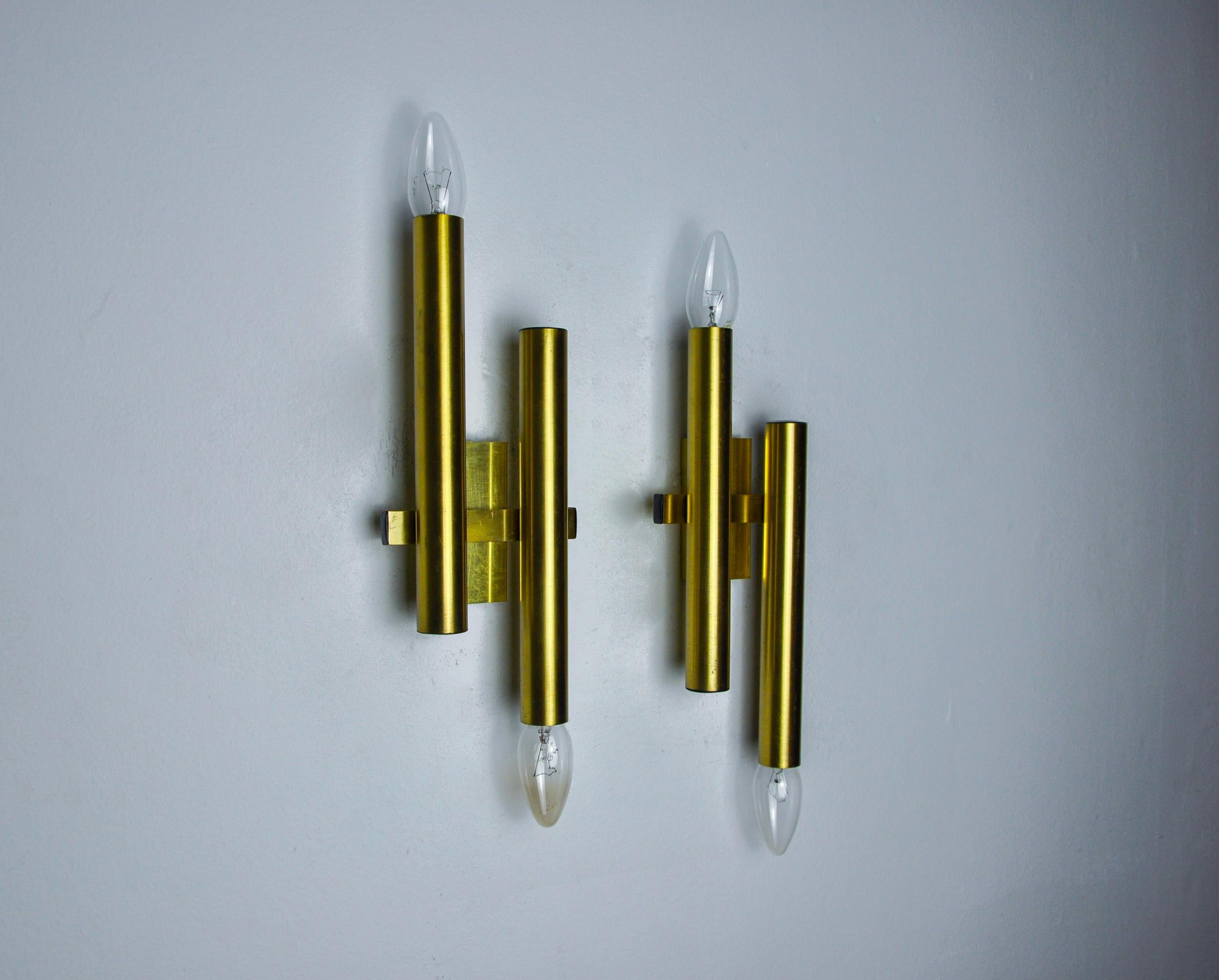 Italiano Coppia di applique tubolari della casa Sciolari, Italia, 1970 in vendita