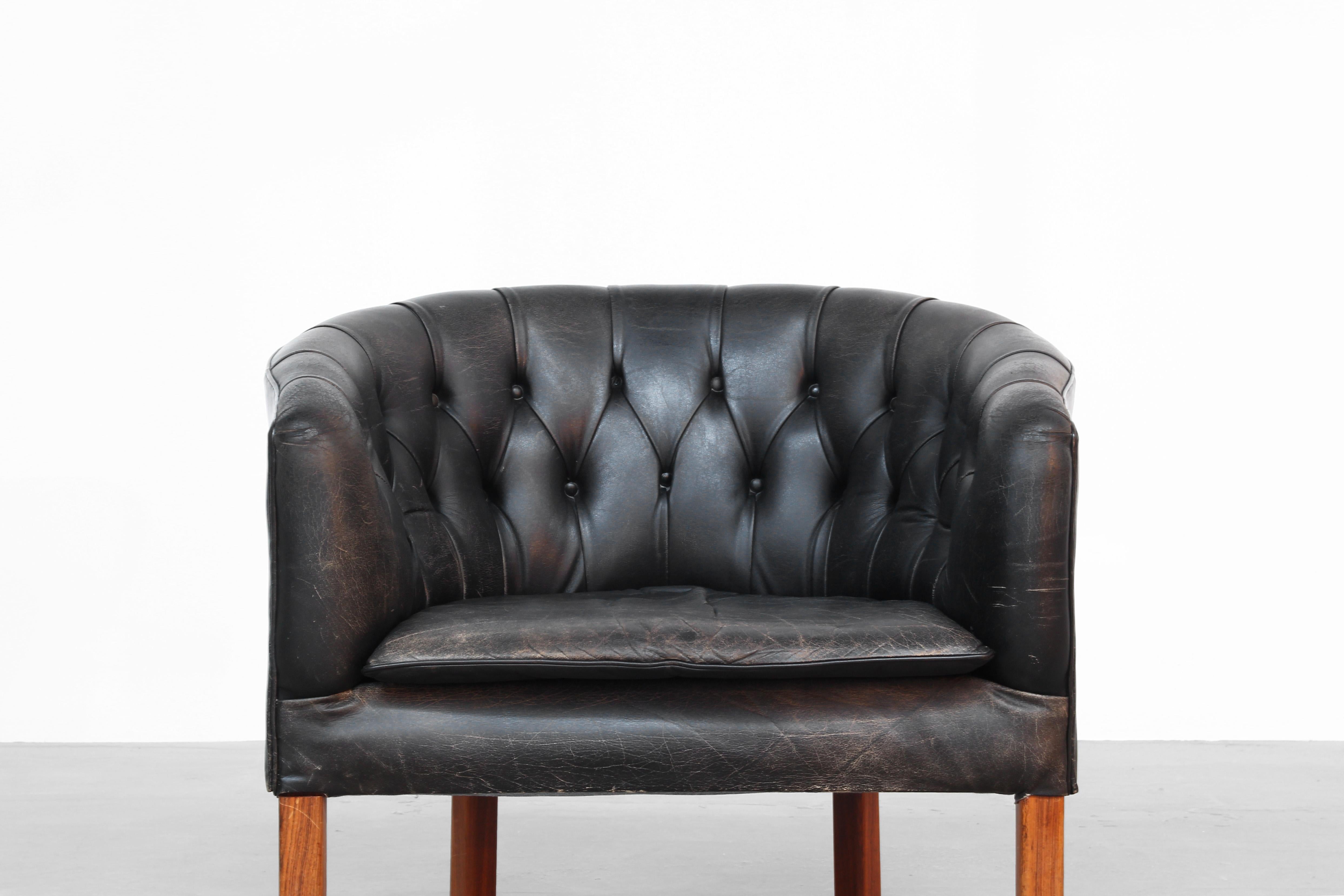 Pair of Tufted Danish Lounge Chairs Attributed to Kaare Klint Borge Mogensen In Fair Condition For Sale In Berlin, DE