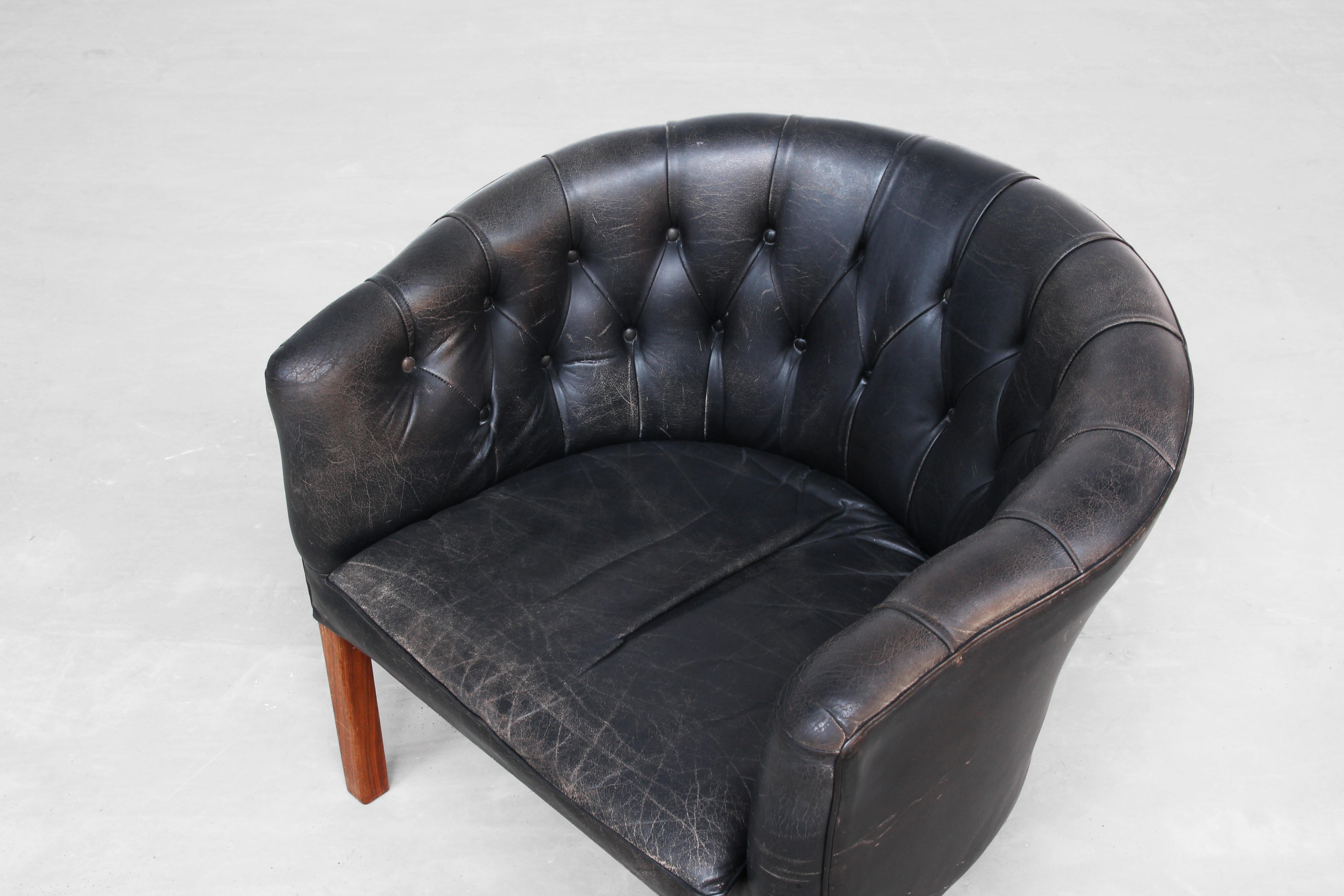20th Century Pair of Tufted Danish Lounge Chairs Attributed to Kaare Klint Borge Mogensen For Sale