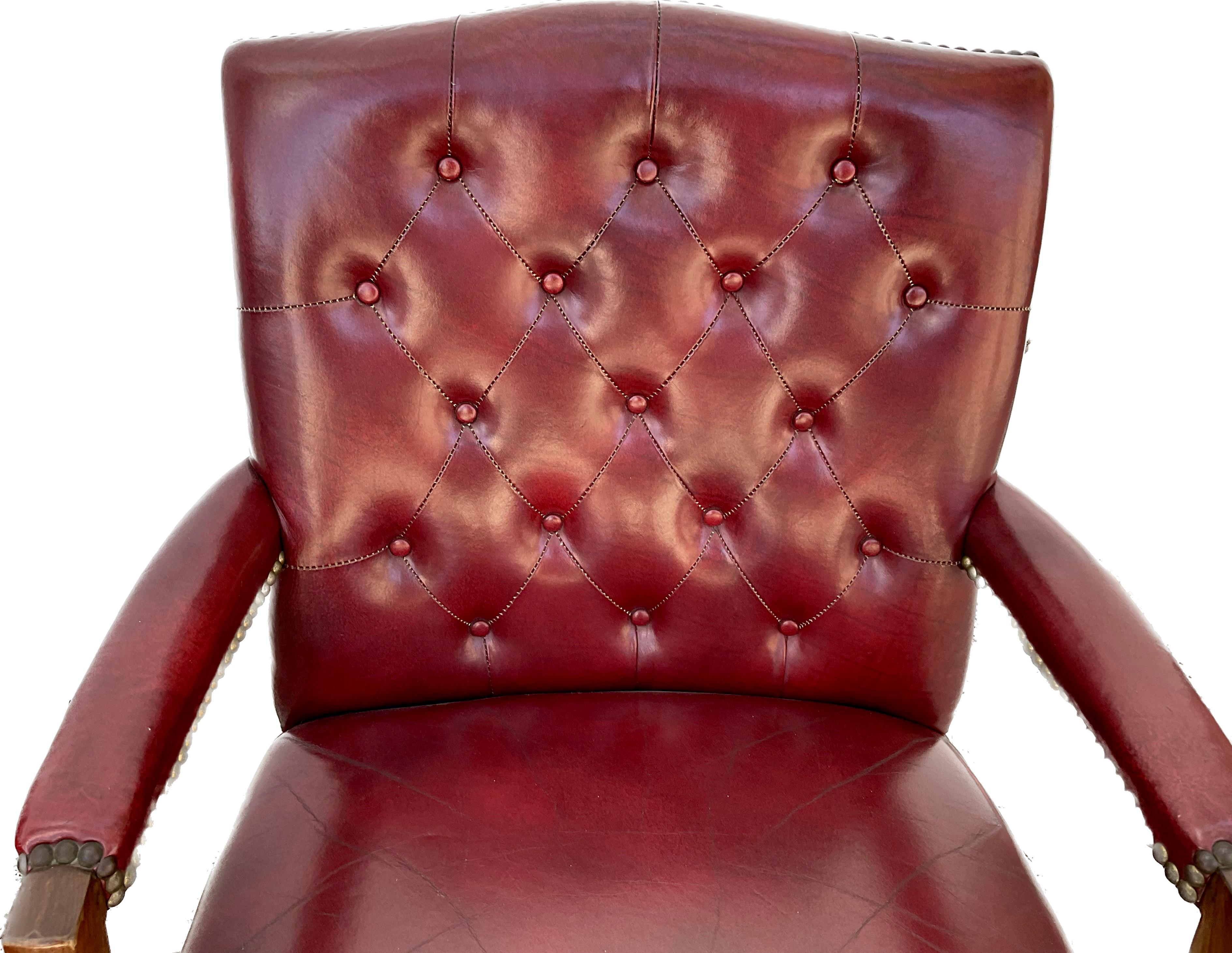 Pair of Tufted Leather Chesterfield Armchairs In Good Condition For Sale In Bradenton, FL