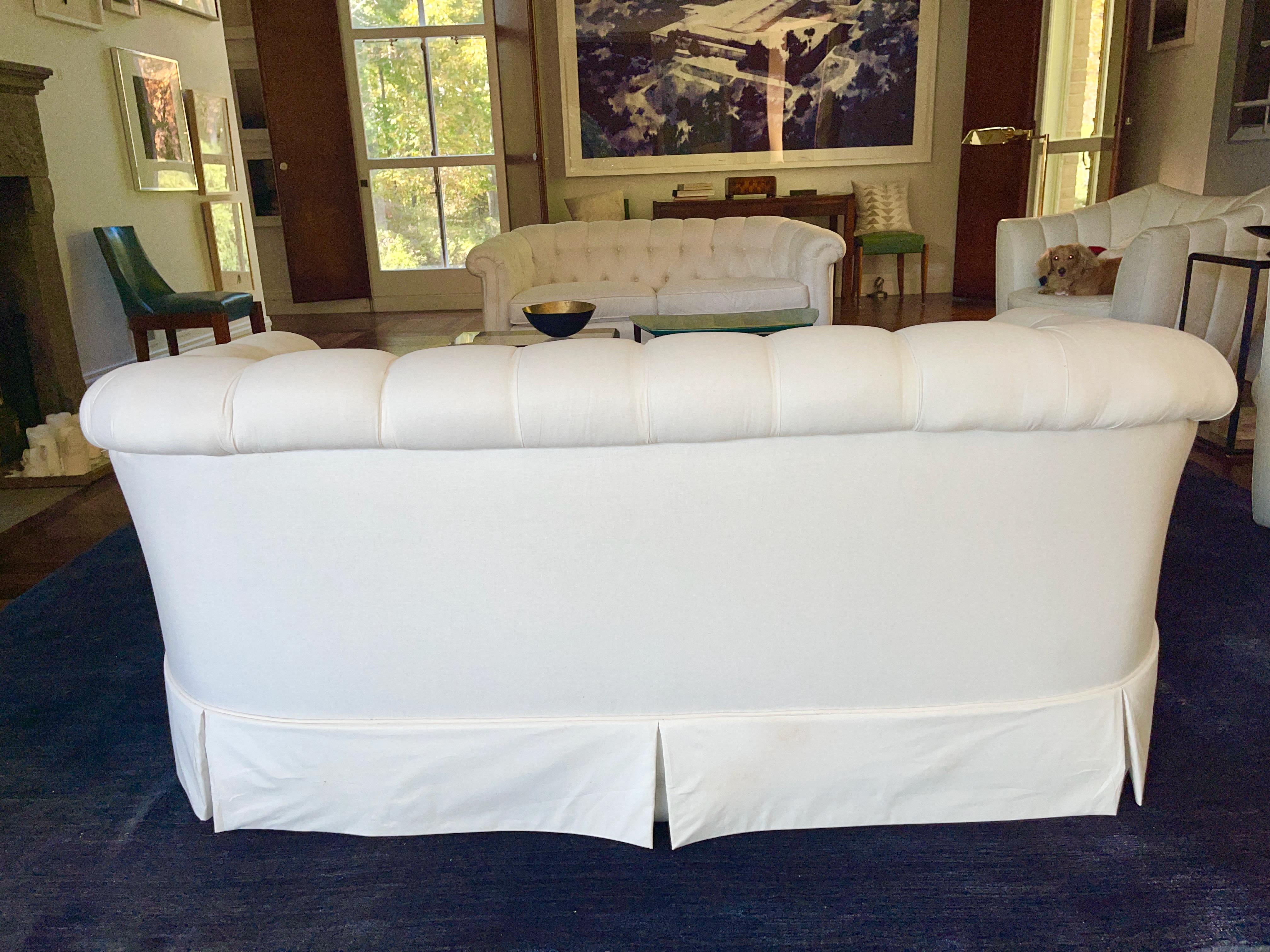 Paire de fauteuils matelassés en vente 7