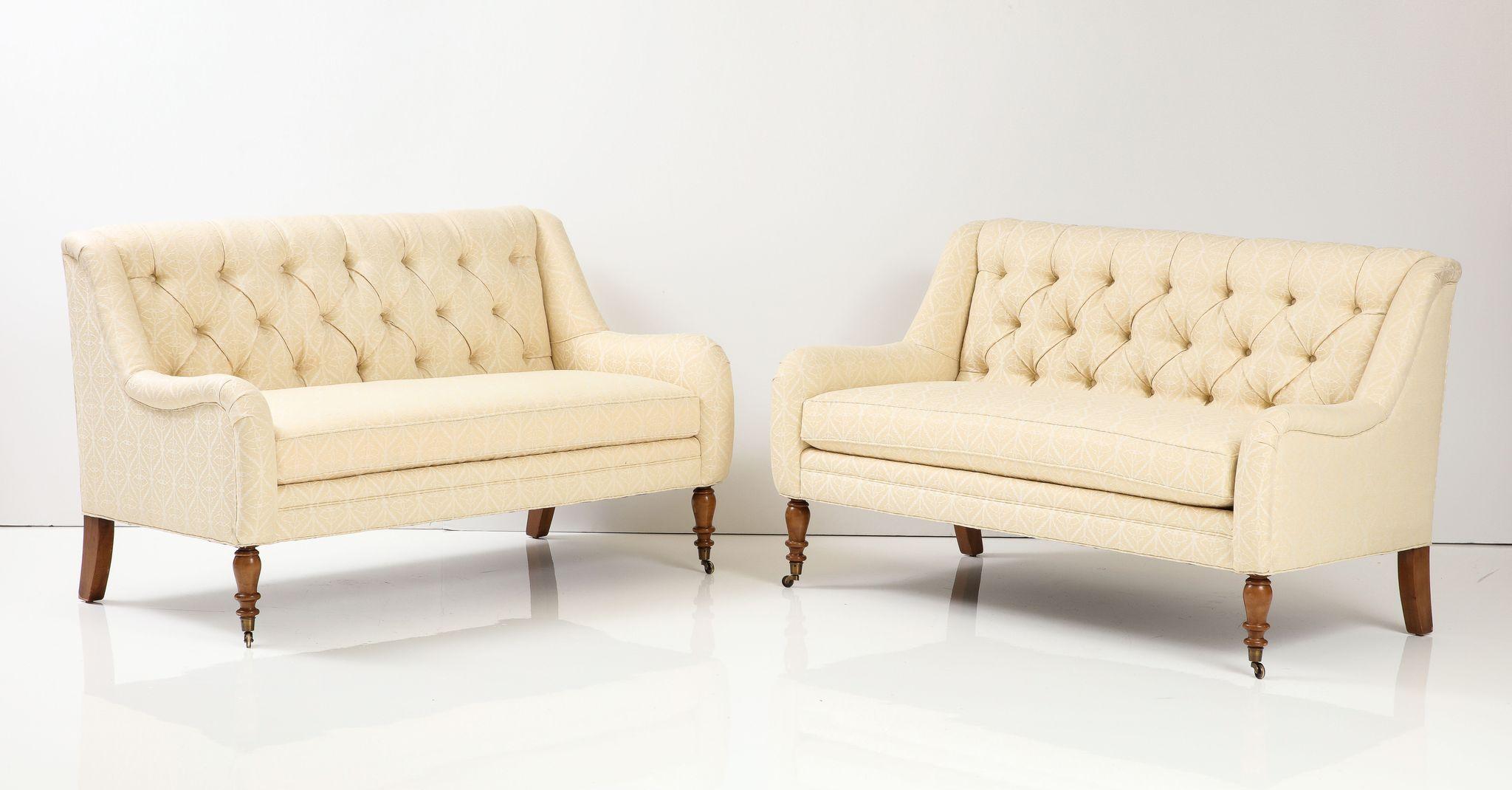 Pair of Tufted Loveseats In Excellent Condition For Sale In New York, NY