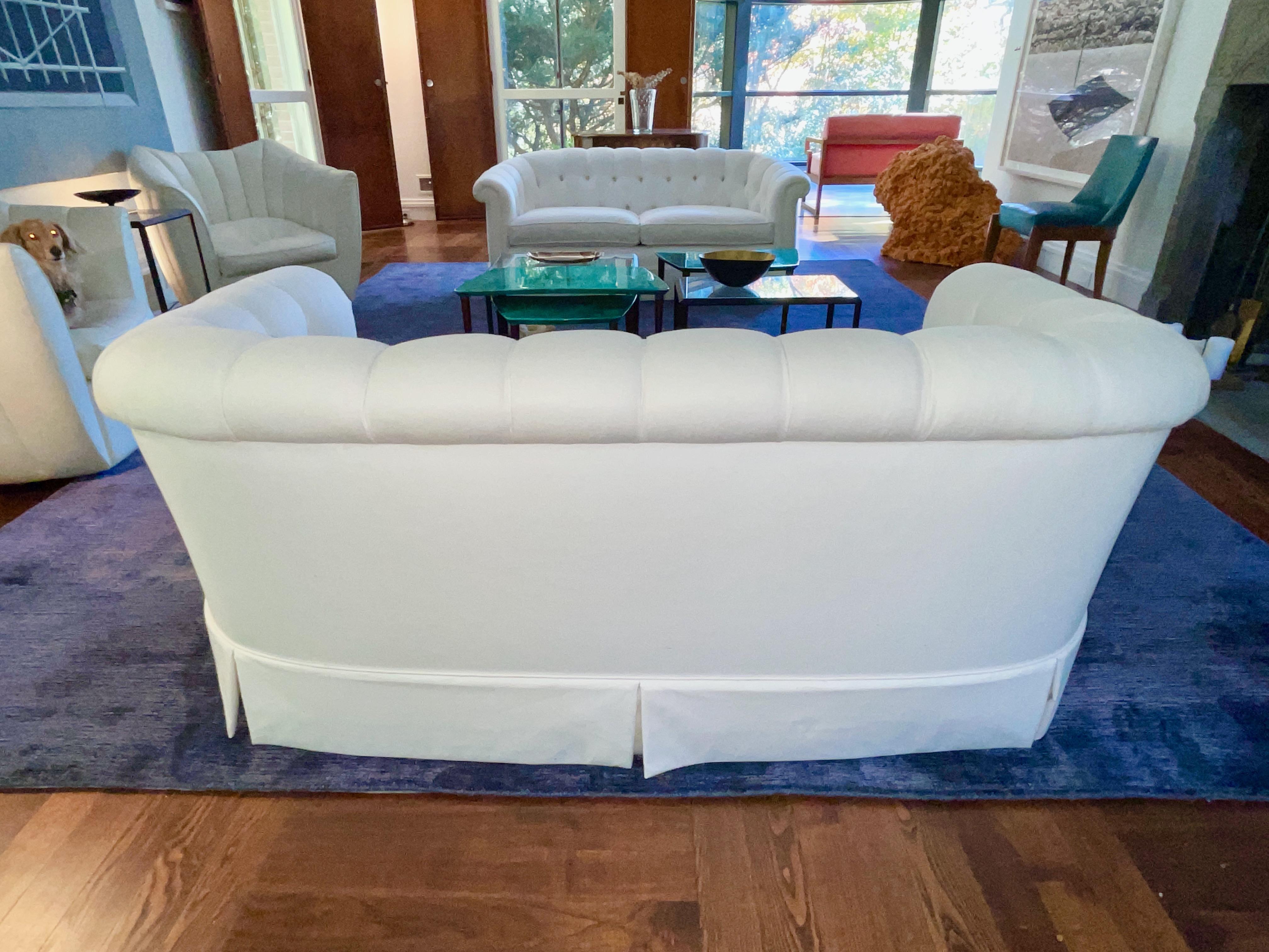 Paire de fauteuils matelassés Bon état - En vente à Hanover, MA