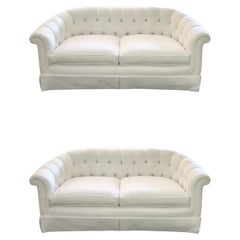 Paar getuftete Loveseats