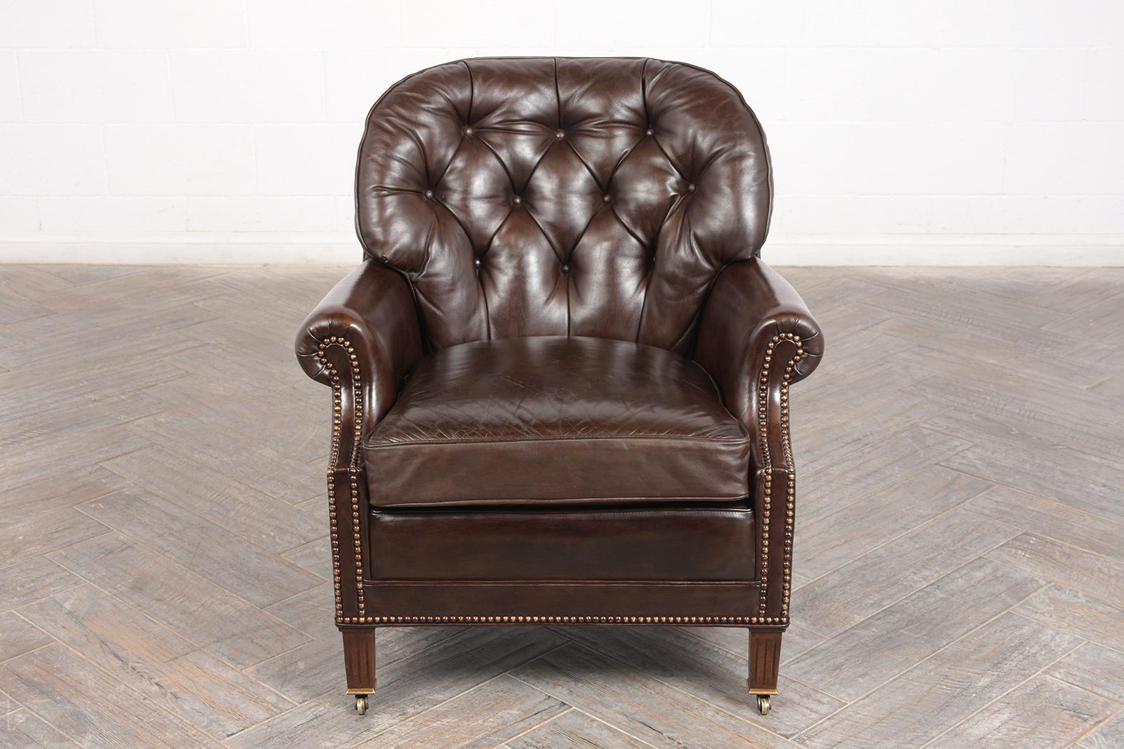 Pair of Tufted Regency Style Leather Club Chairs (amerikanisch)
