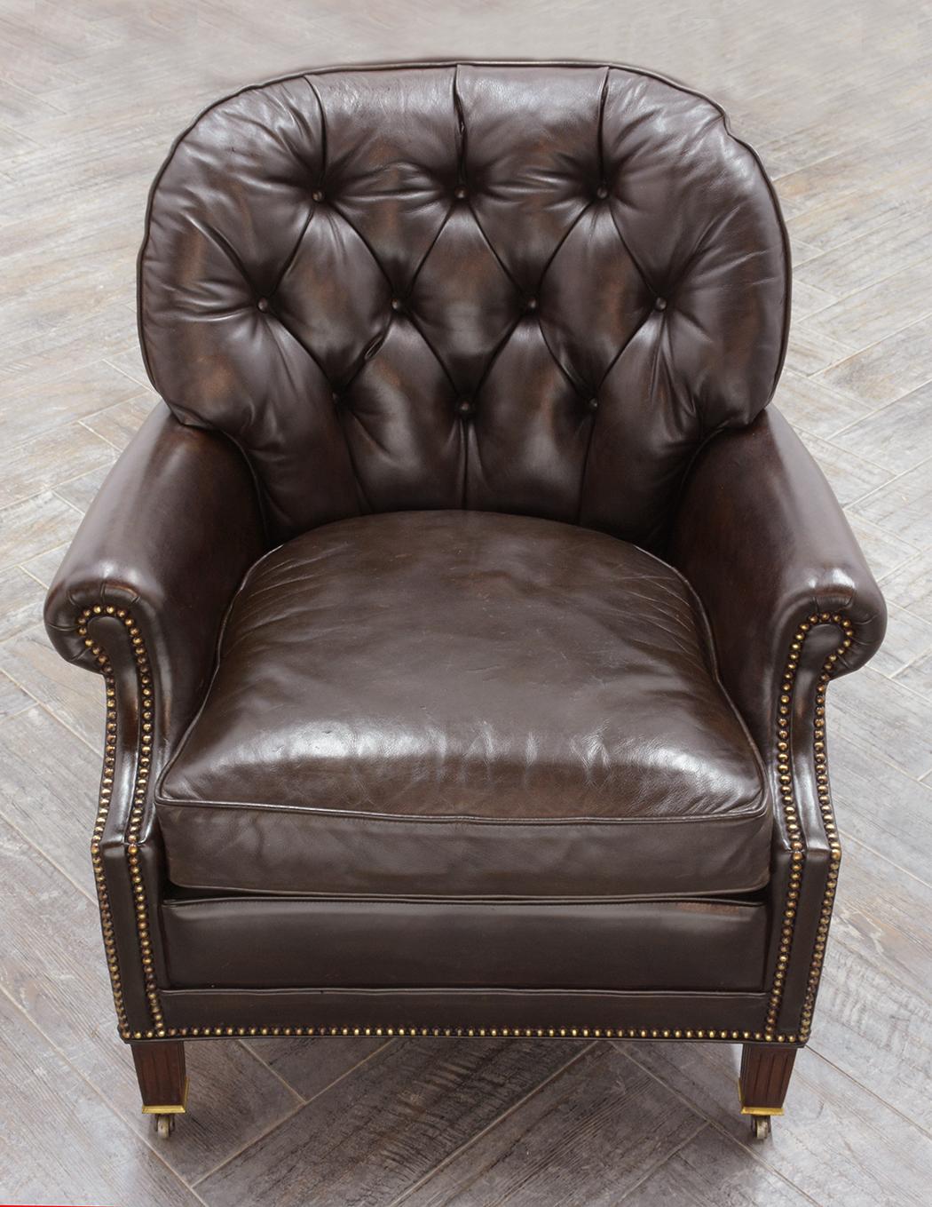 Pair of Tufted Regency Style Leather Club Chairs (Ende des 20. Jahrhunderts)