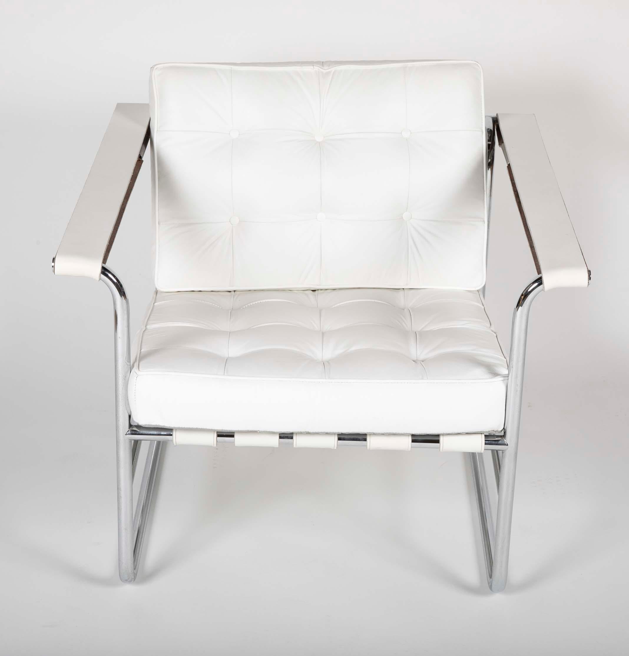 Mid-Century Modern Pair of Tufted White Leather Lounge Chairs by Stendig
