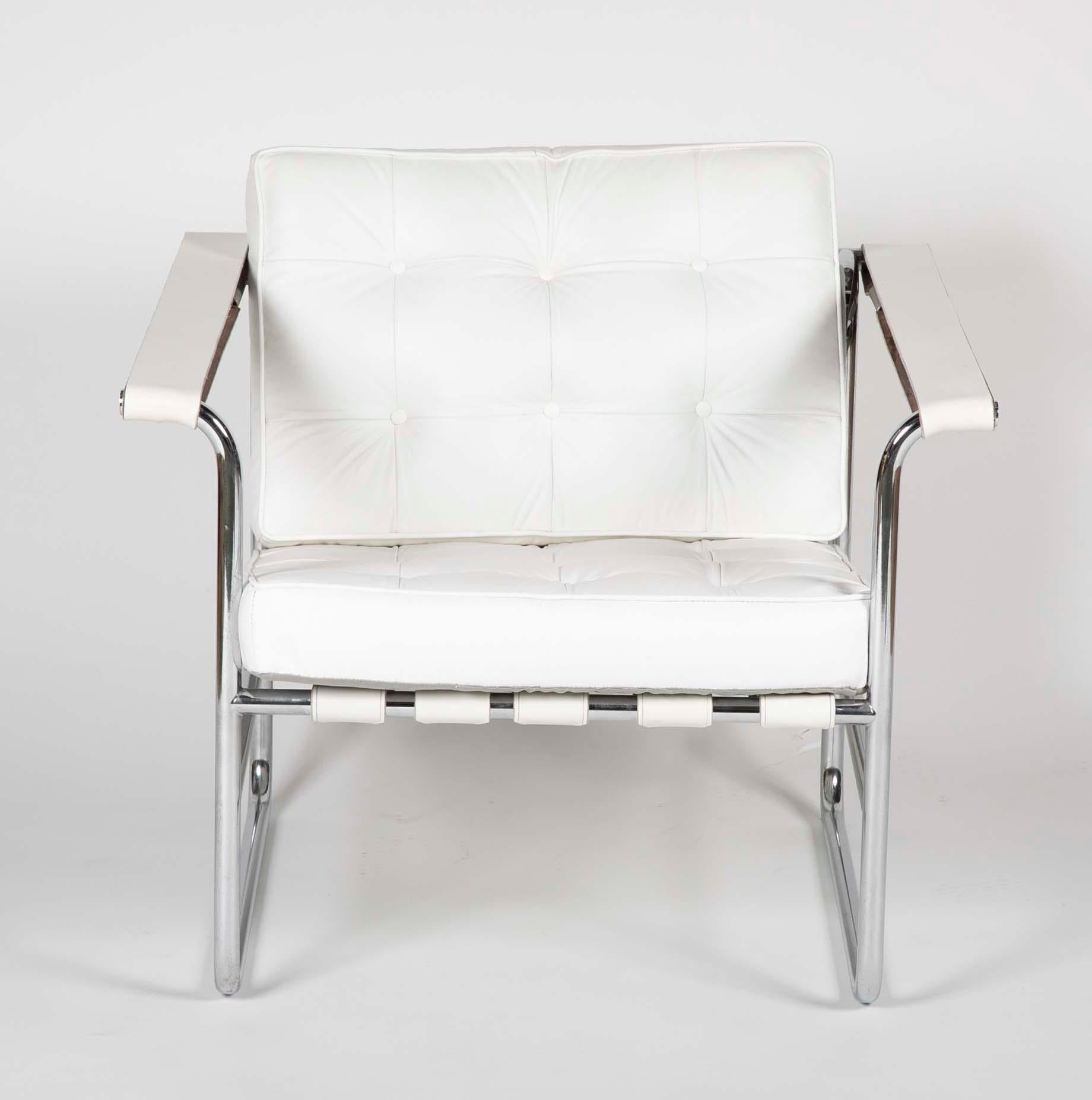 Swiss Pair of Tufted White Leather Lounge Chairs by Stendig