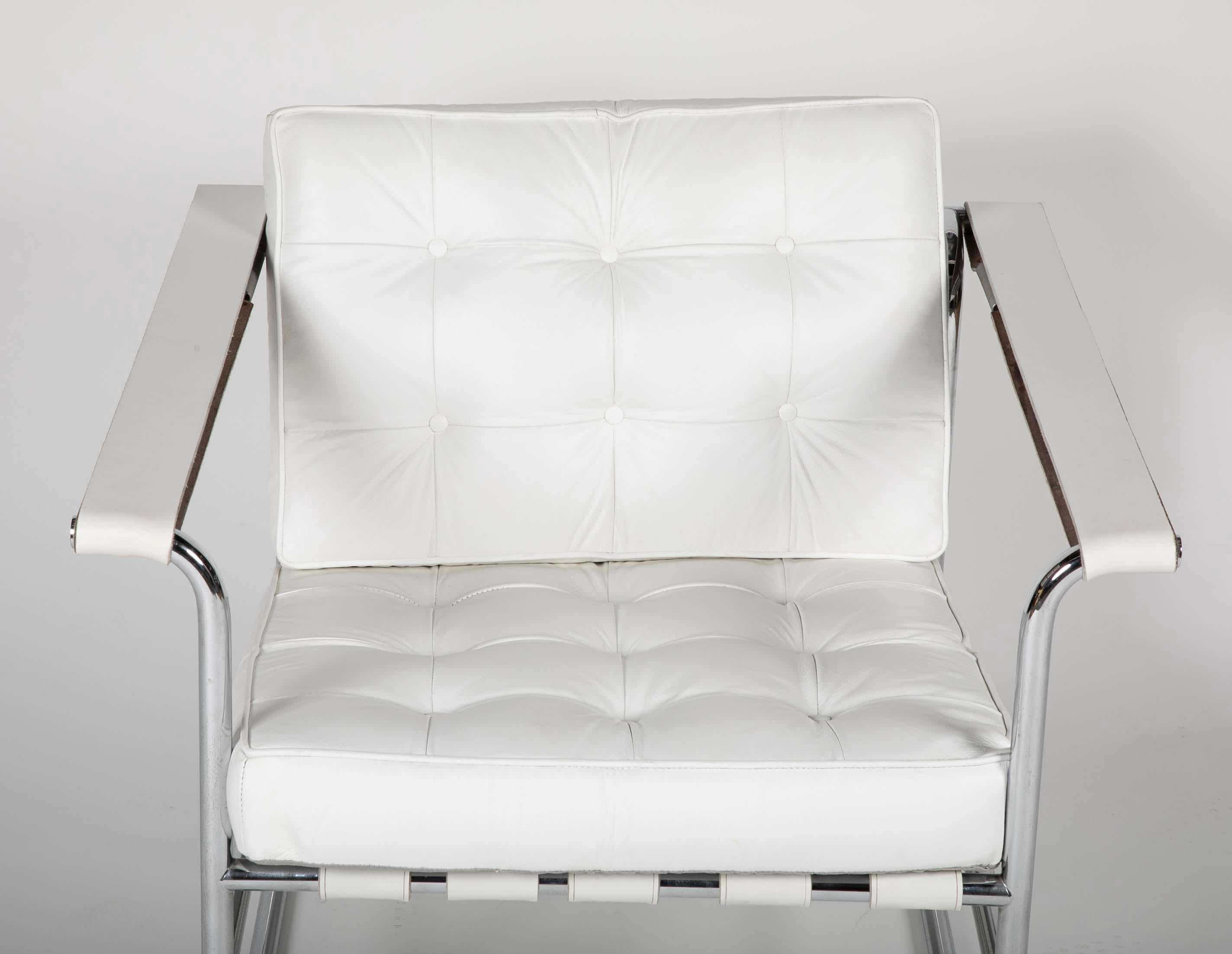 Pair of Tufted White Leather Lounge Chairs by Stendig 2