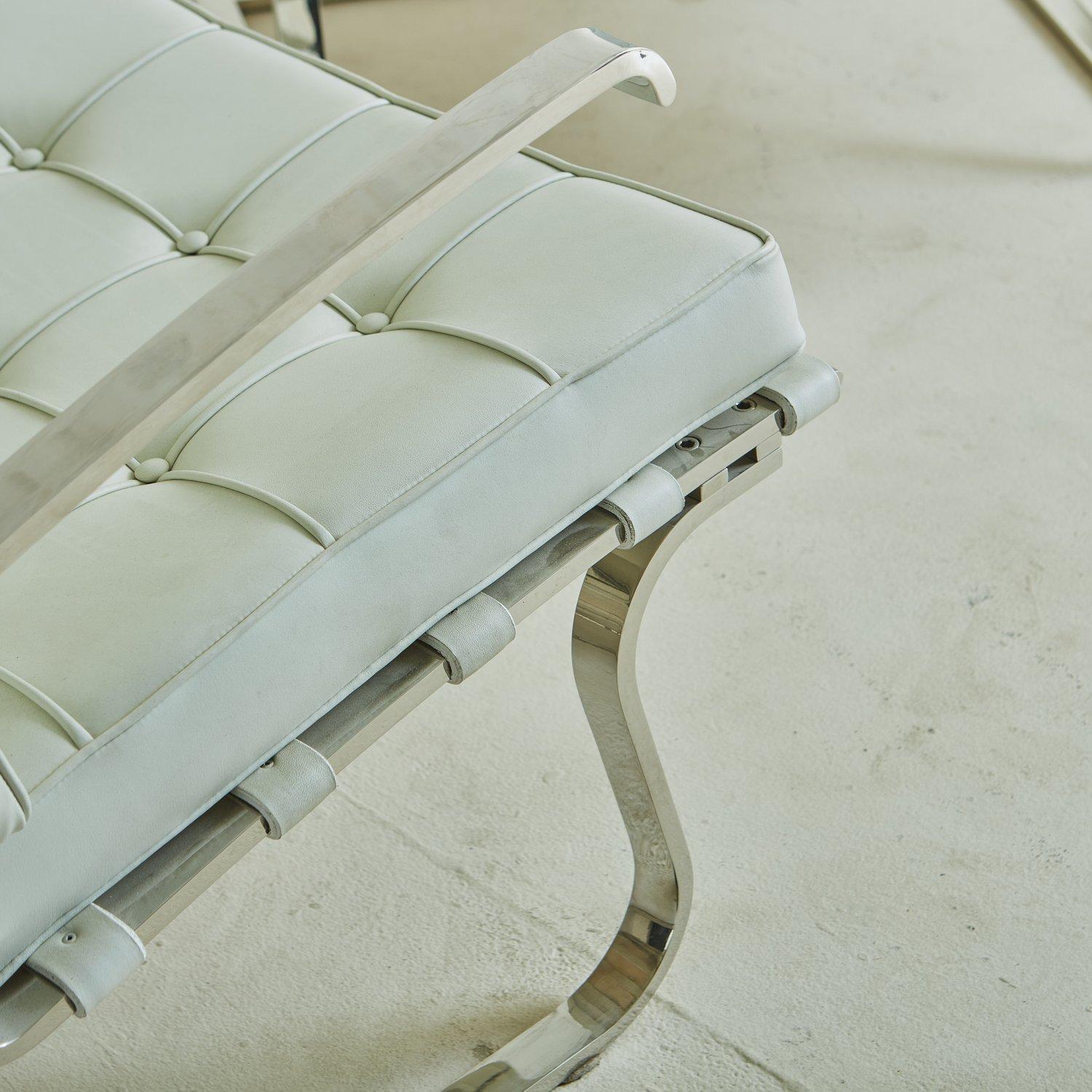 Late 20th Century Pair of Tugendhat Chairs in White Leather by Mies Van Der Rohe, 1929 For Sale